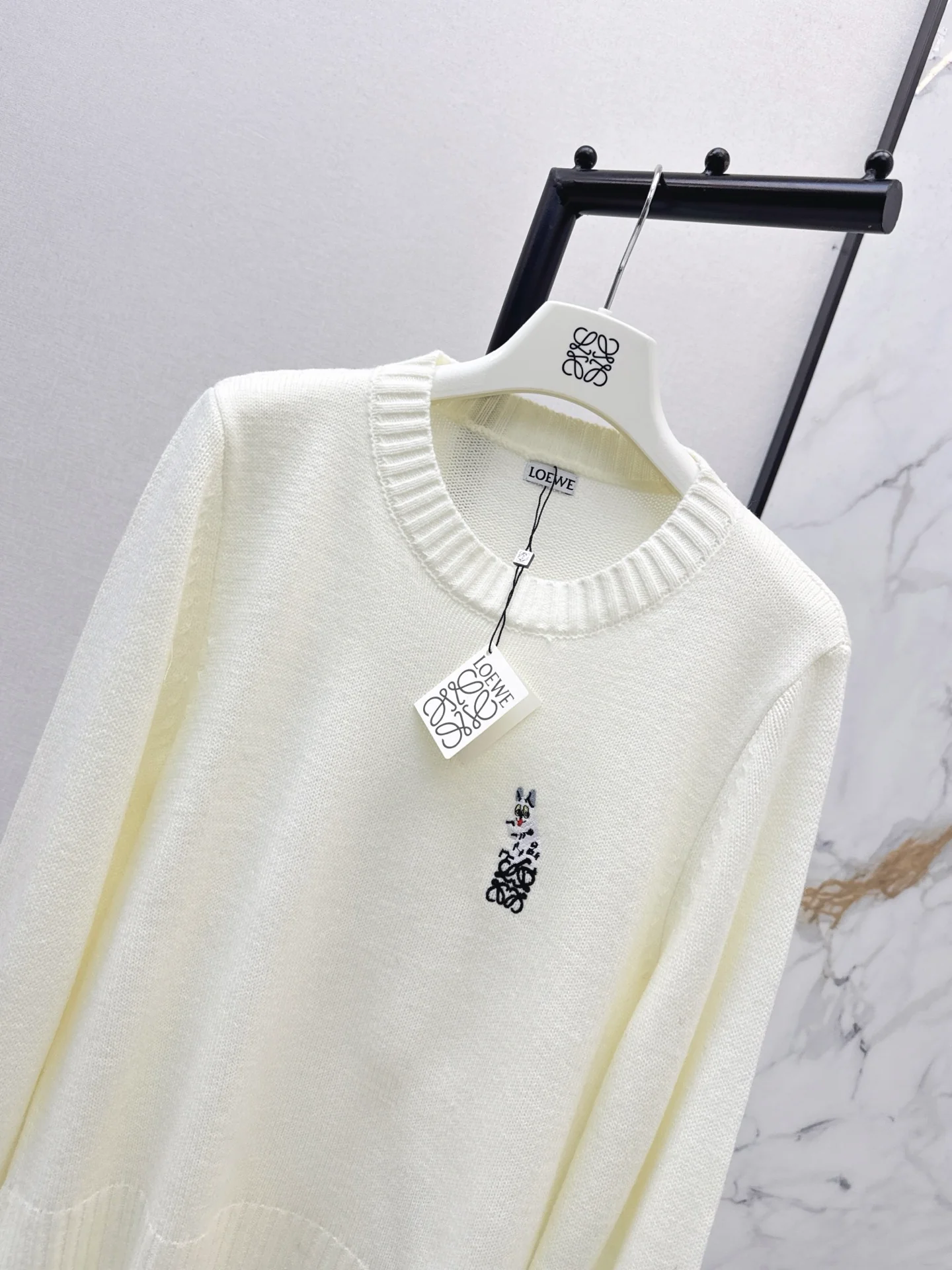 Loe 25fw embroidery sweater
