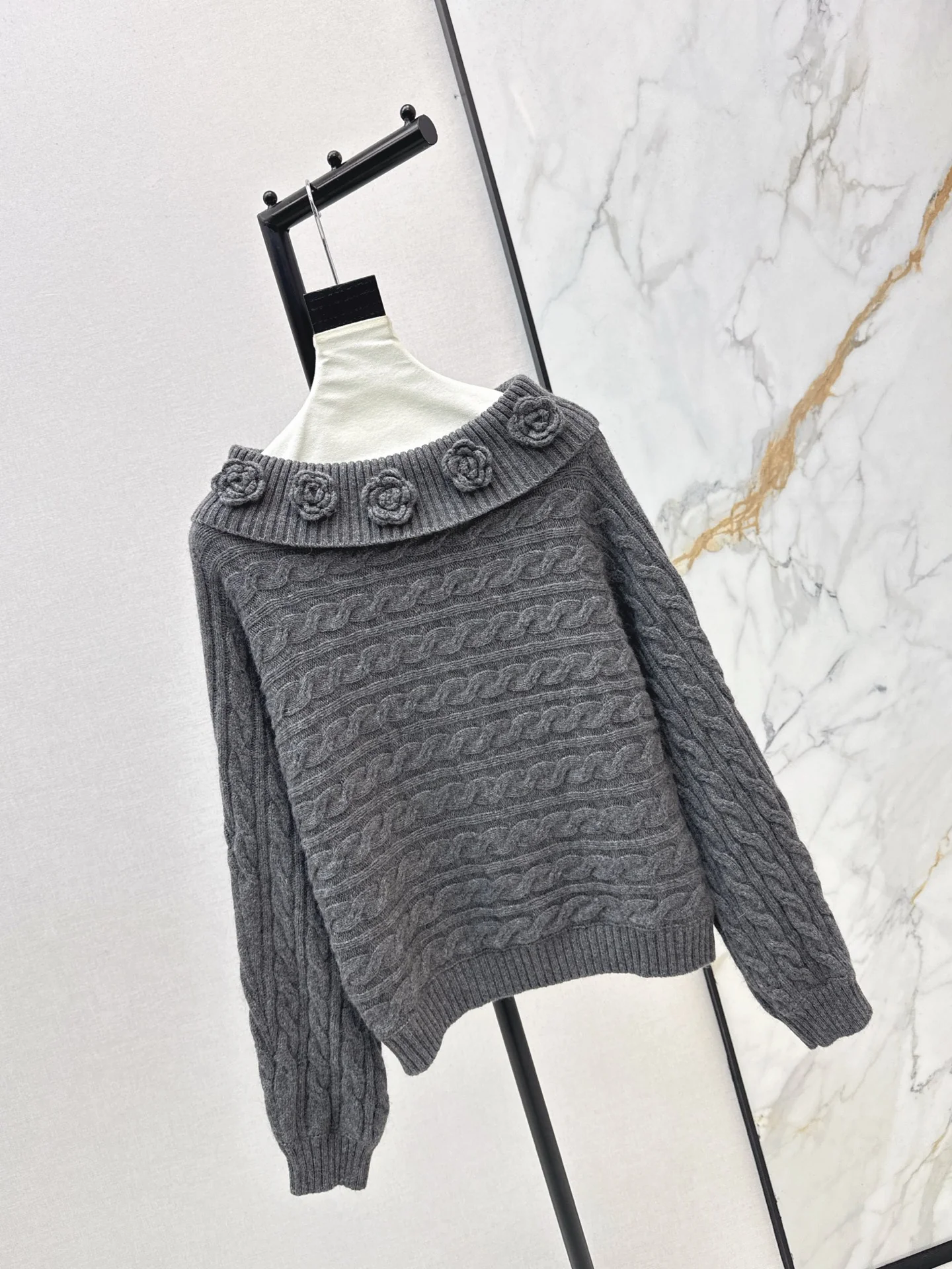 Chan 26ss off shoulder top sweater