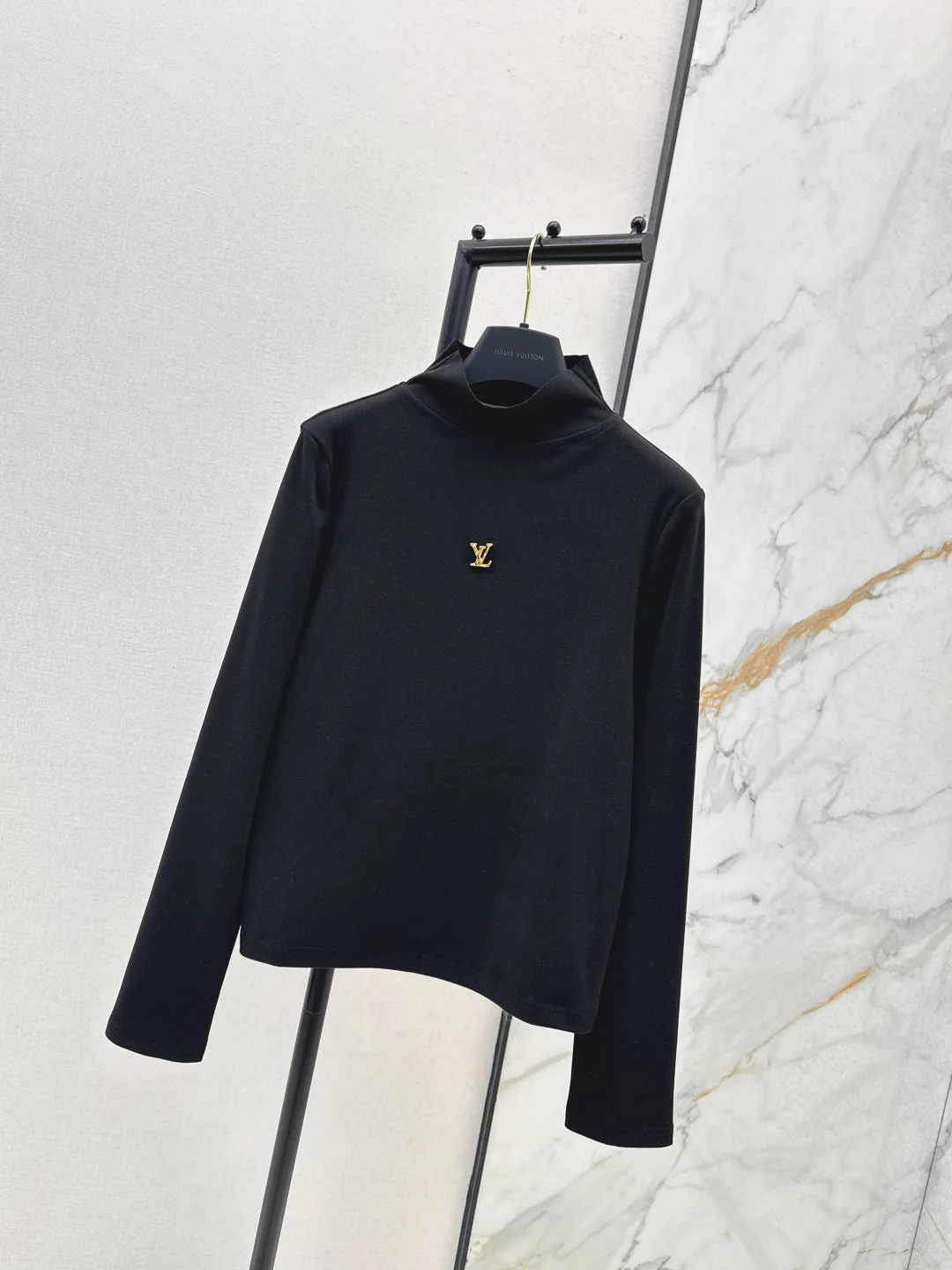 Loui 25fw base layer