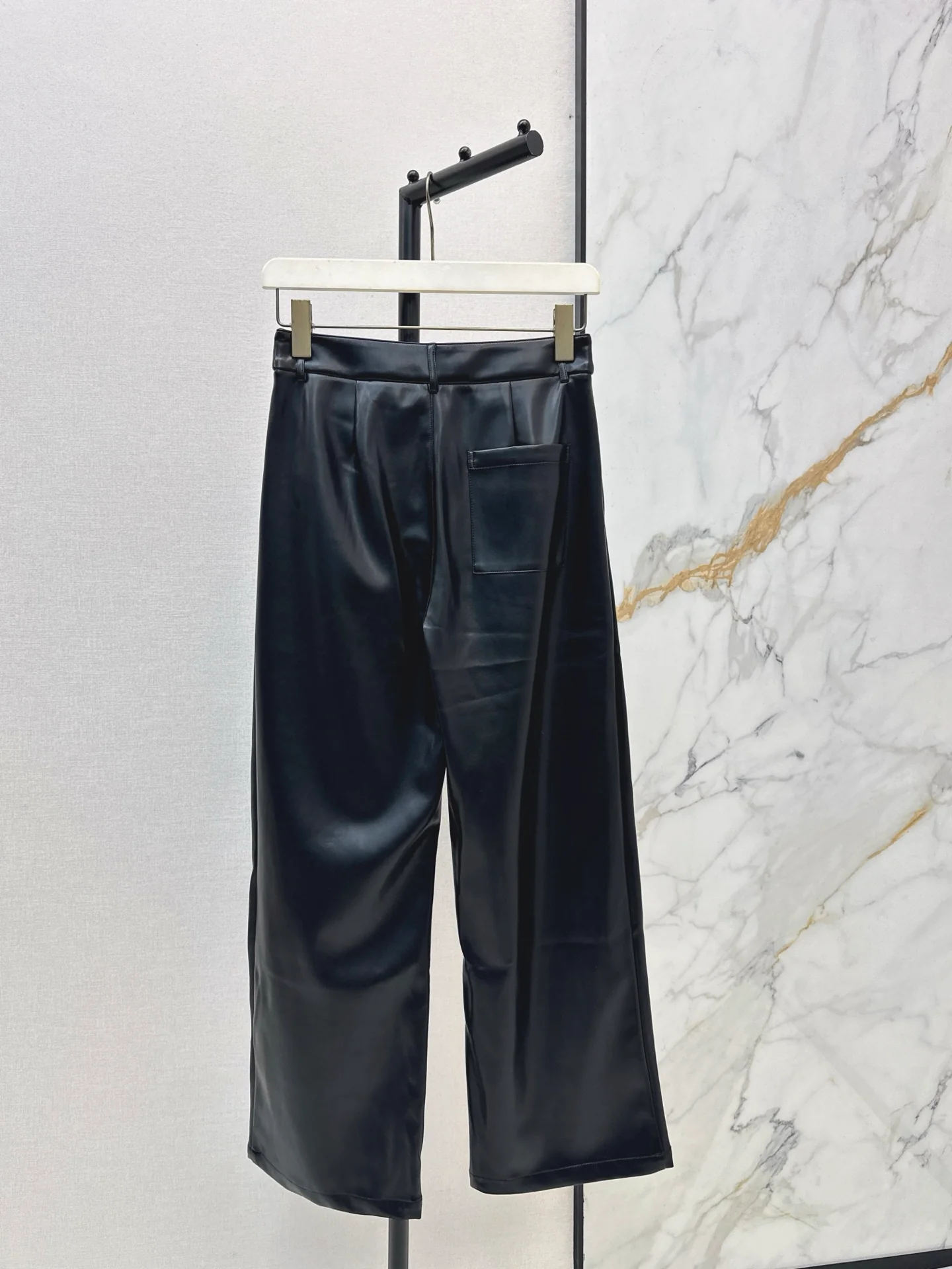 Loe 25fw pu leather pants
