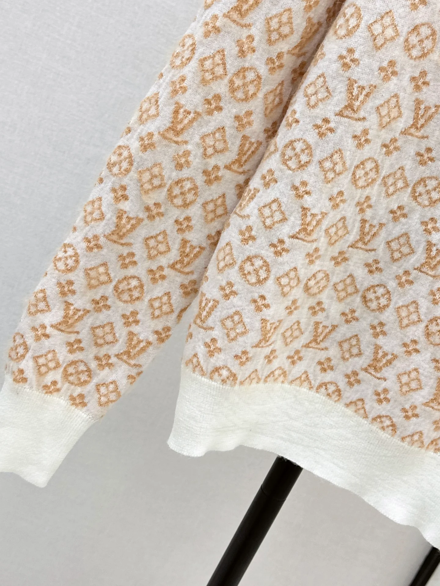 Loui 25fw jacquard sweater