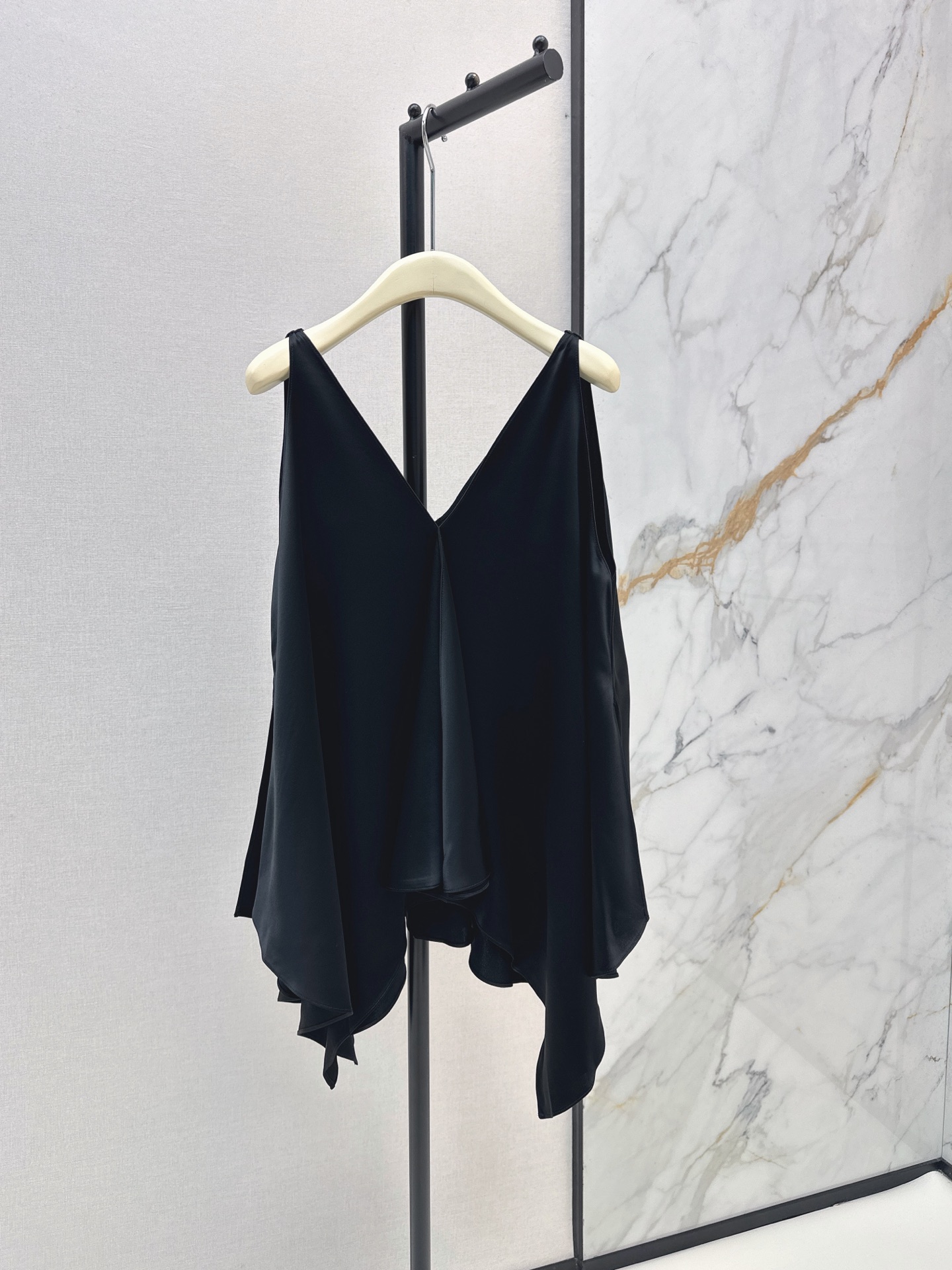 Row 26ss asymmetrical top