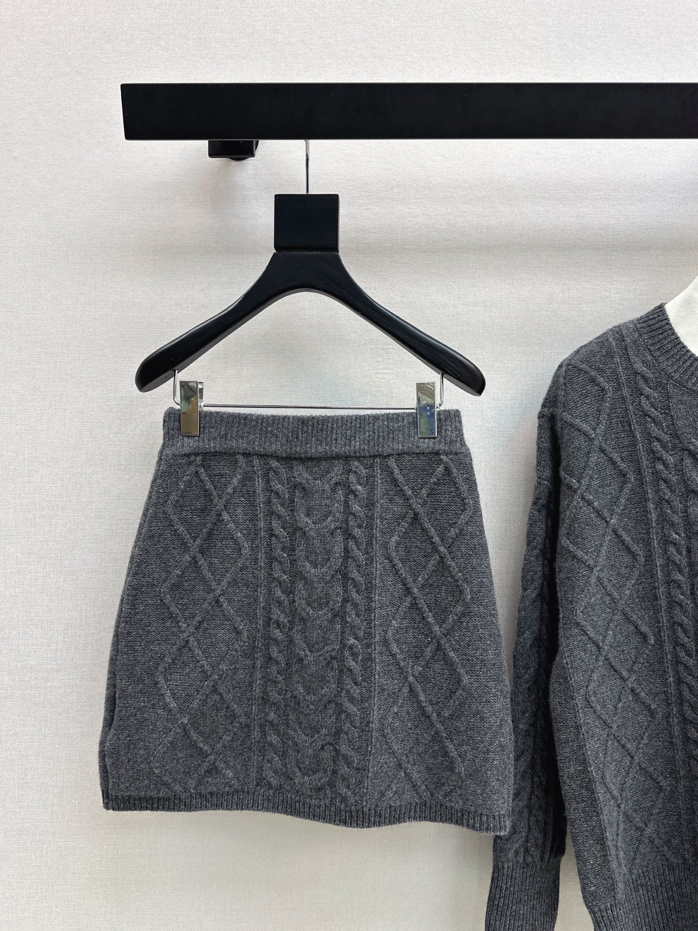Max 26ss outfit sets sweater skirts