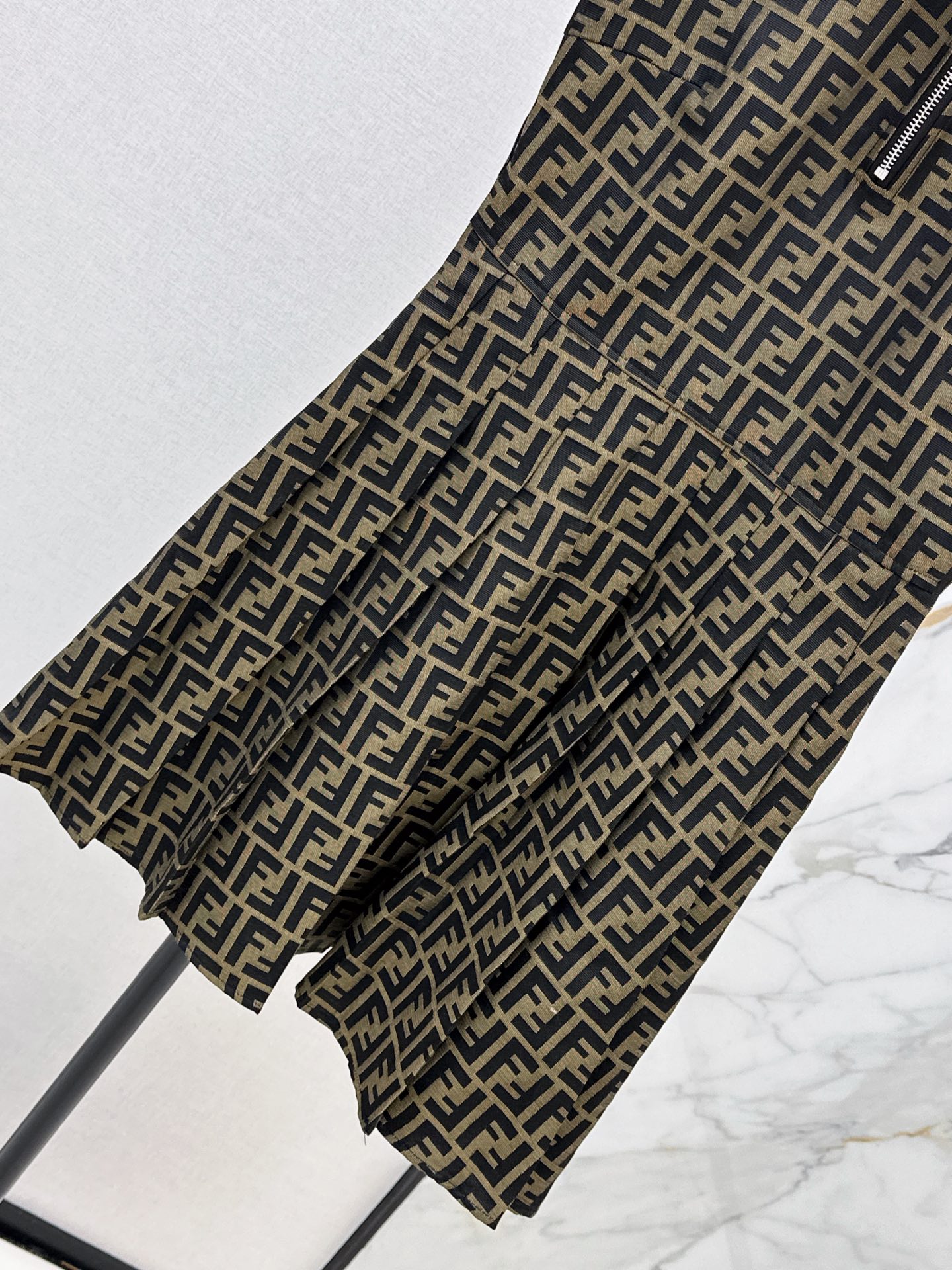 Fen 26ss jacquard sleeveless dress
