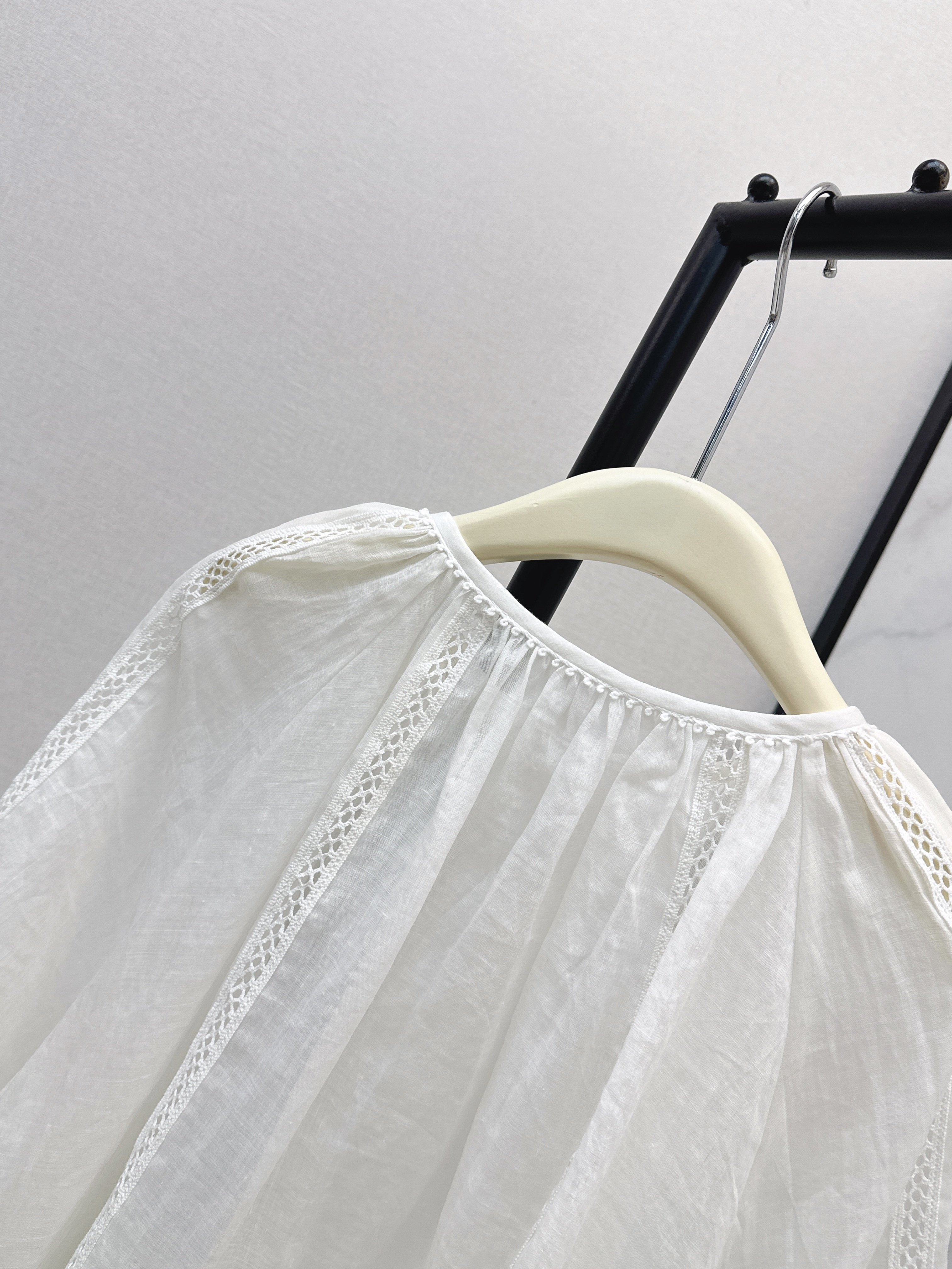 Chol 26ss cape sleeve blouse
