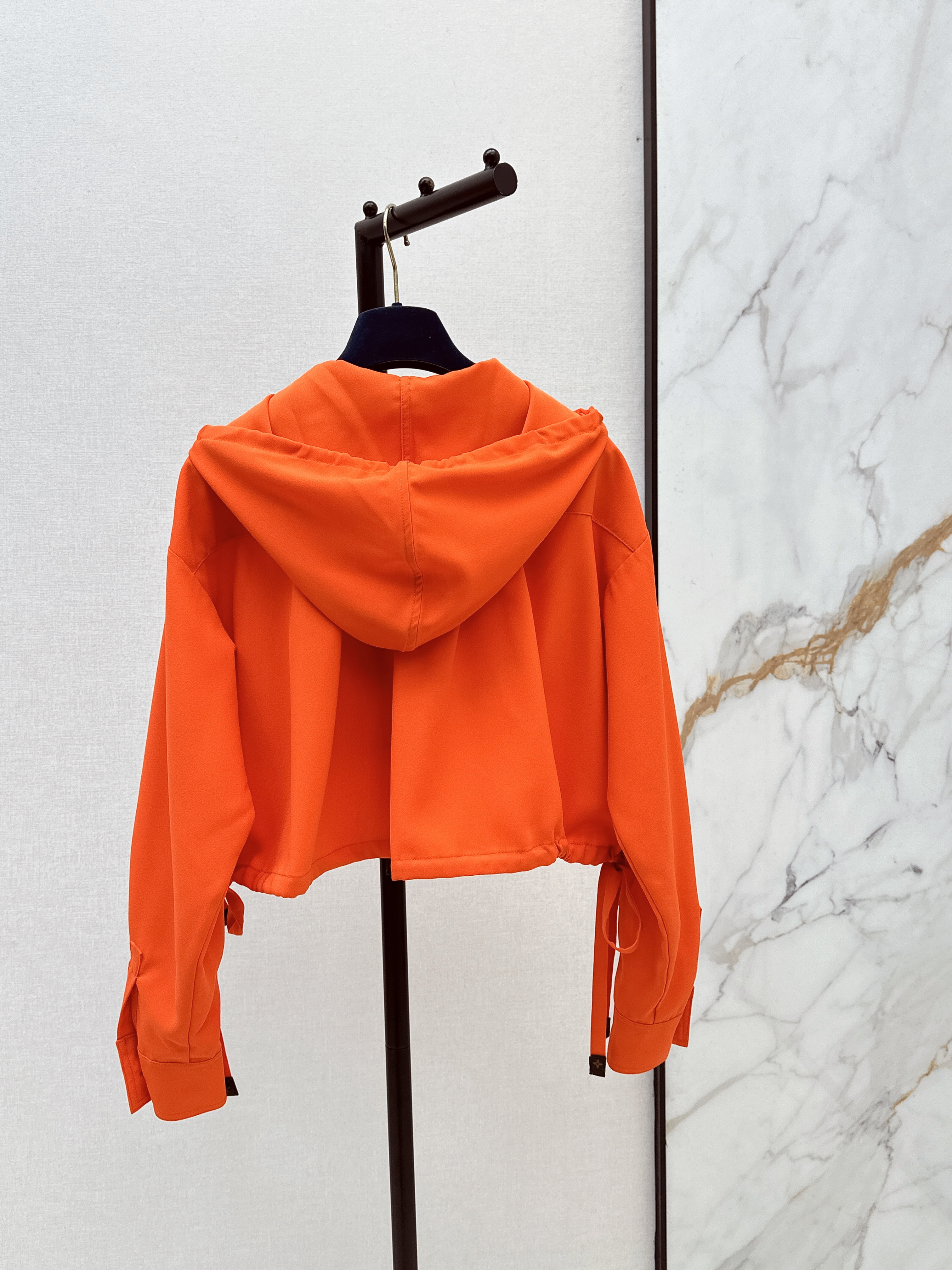 Loui 26ss hoodeddrawstring top