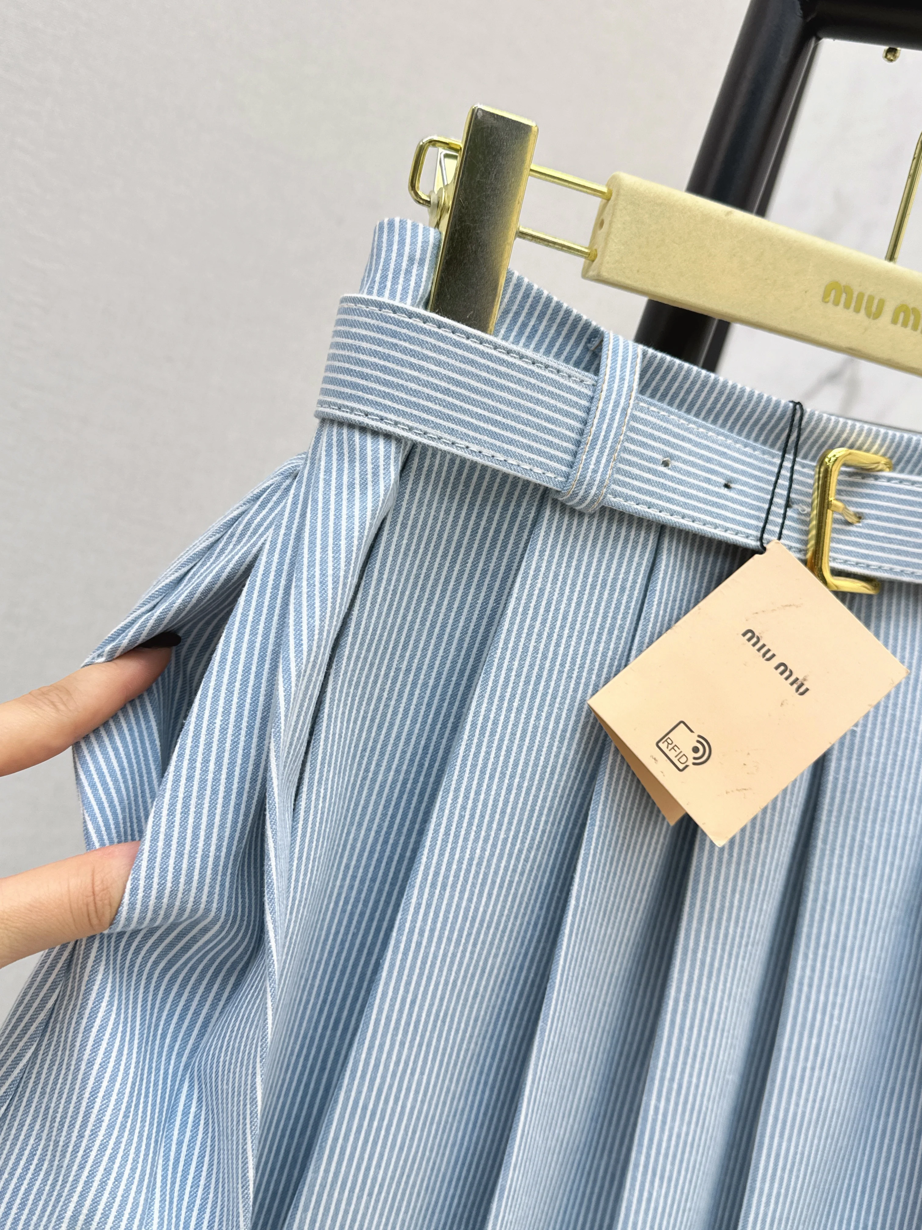 Miu 26ss stripe pleated shirts