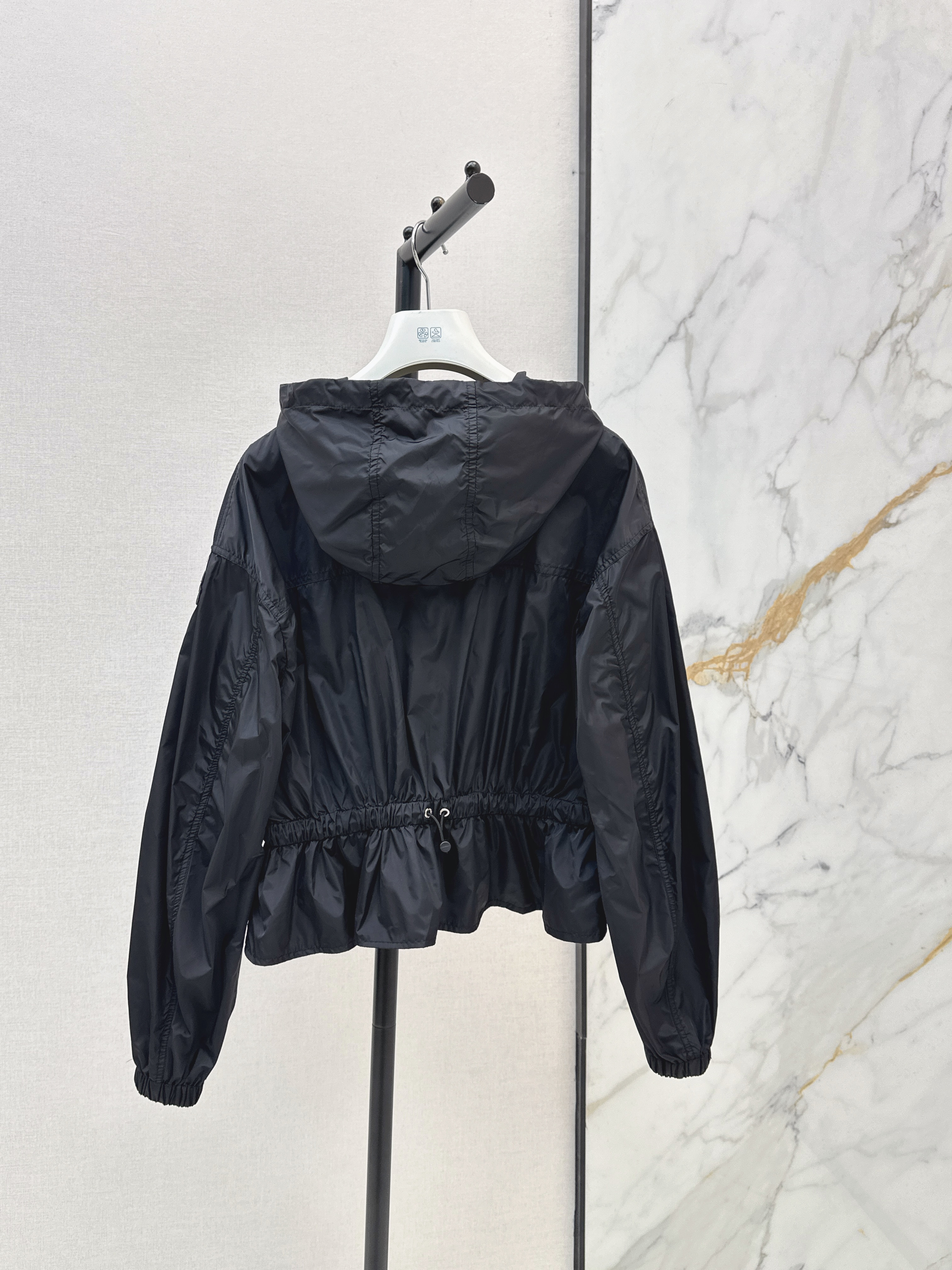 Monc 26ss hodded windbreaker