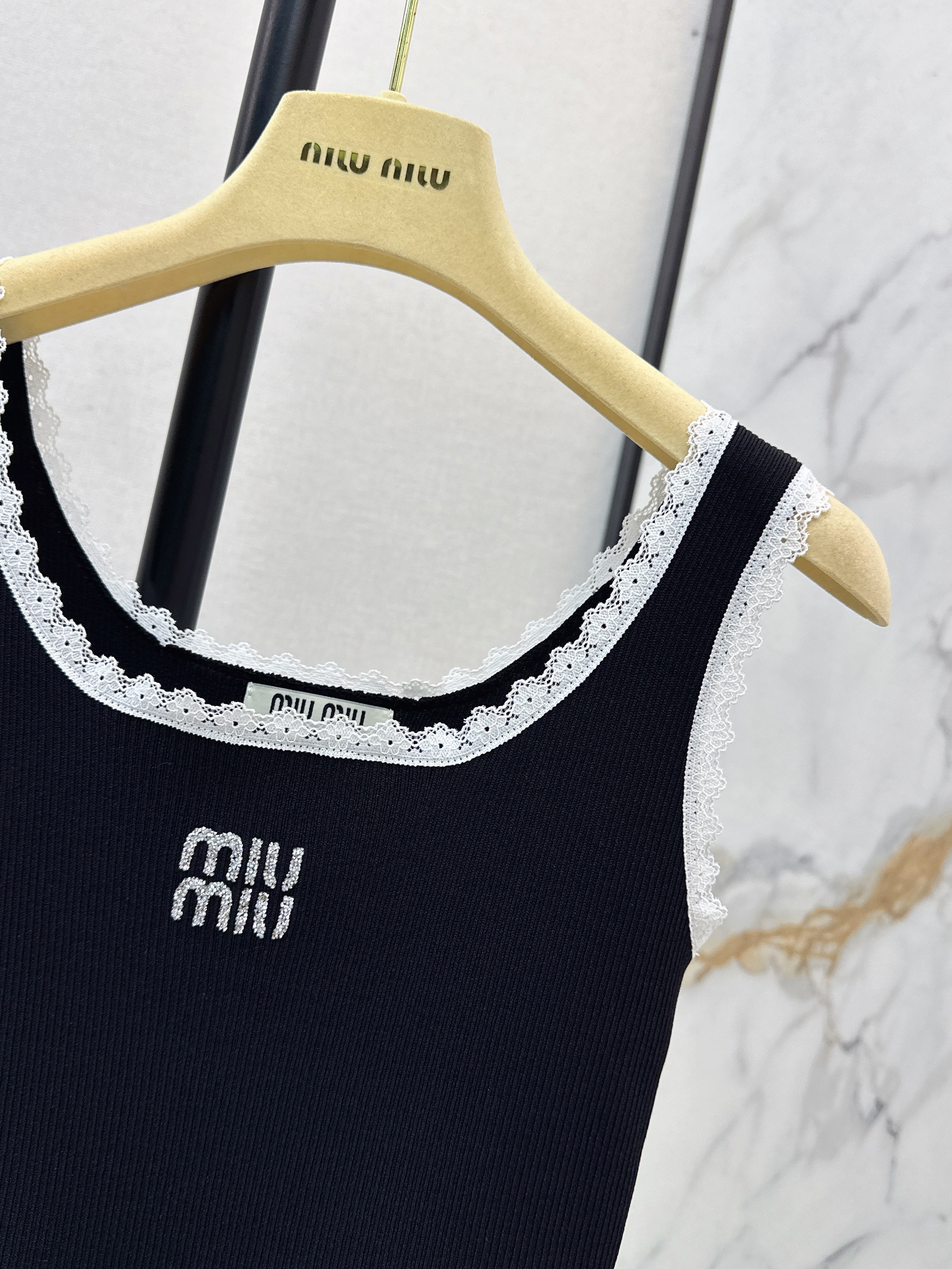 Miu 26ss lace knit vest