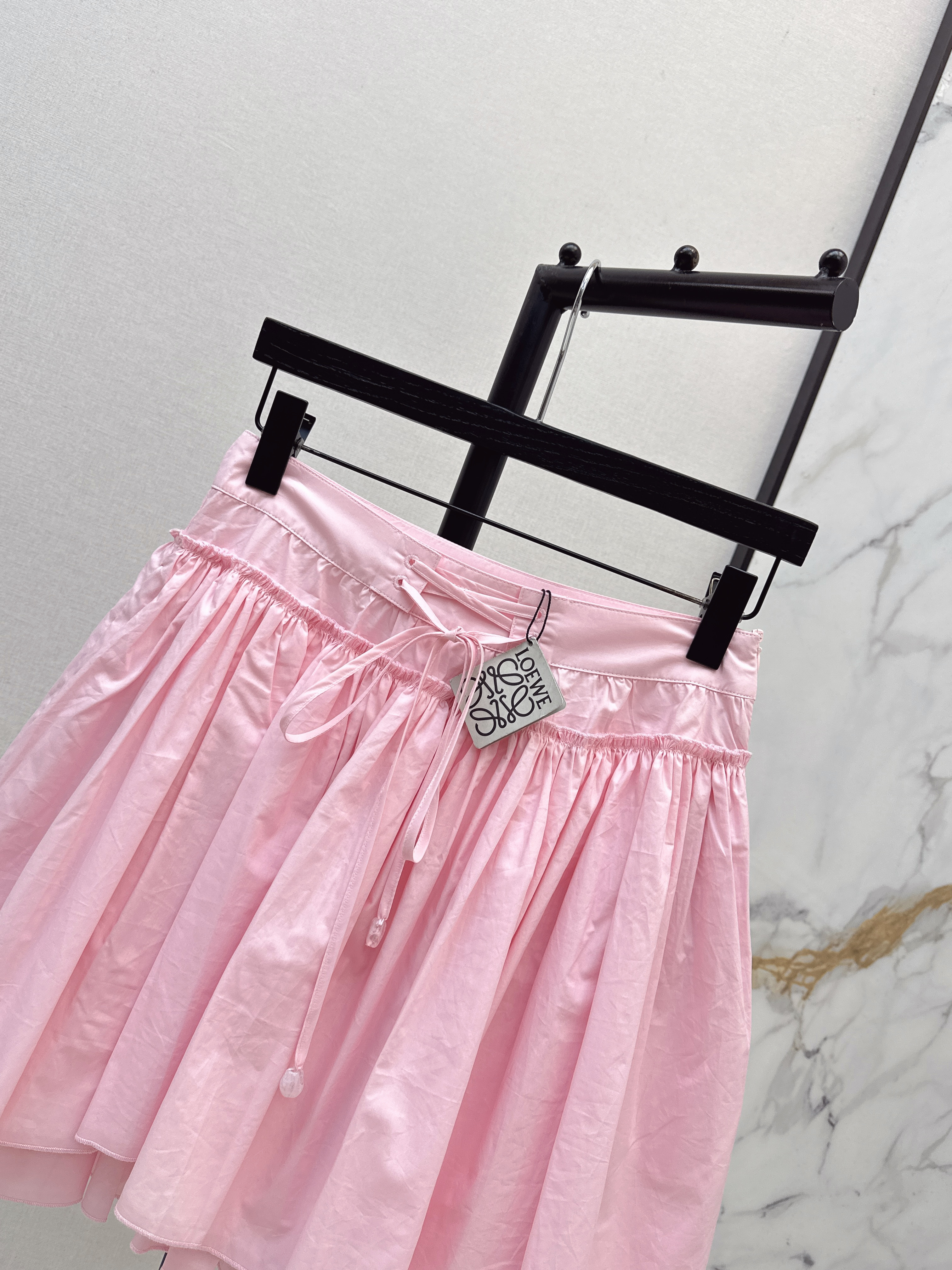 Loe 26ss ruffle mini skirt