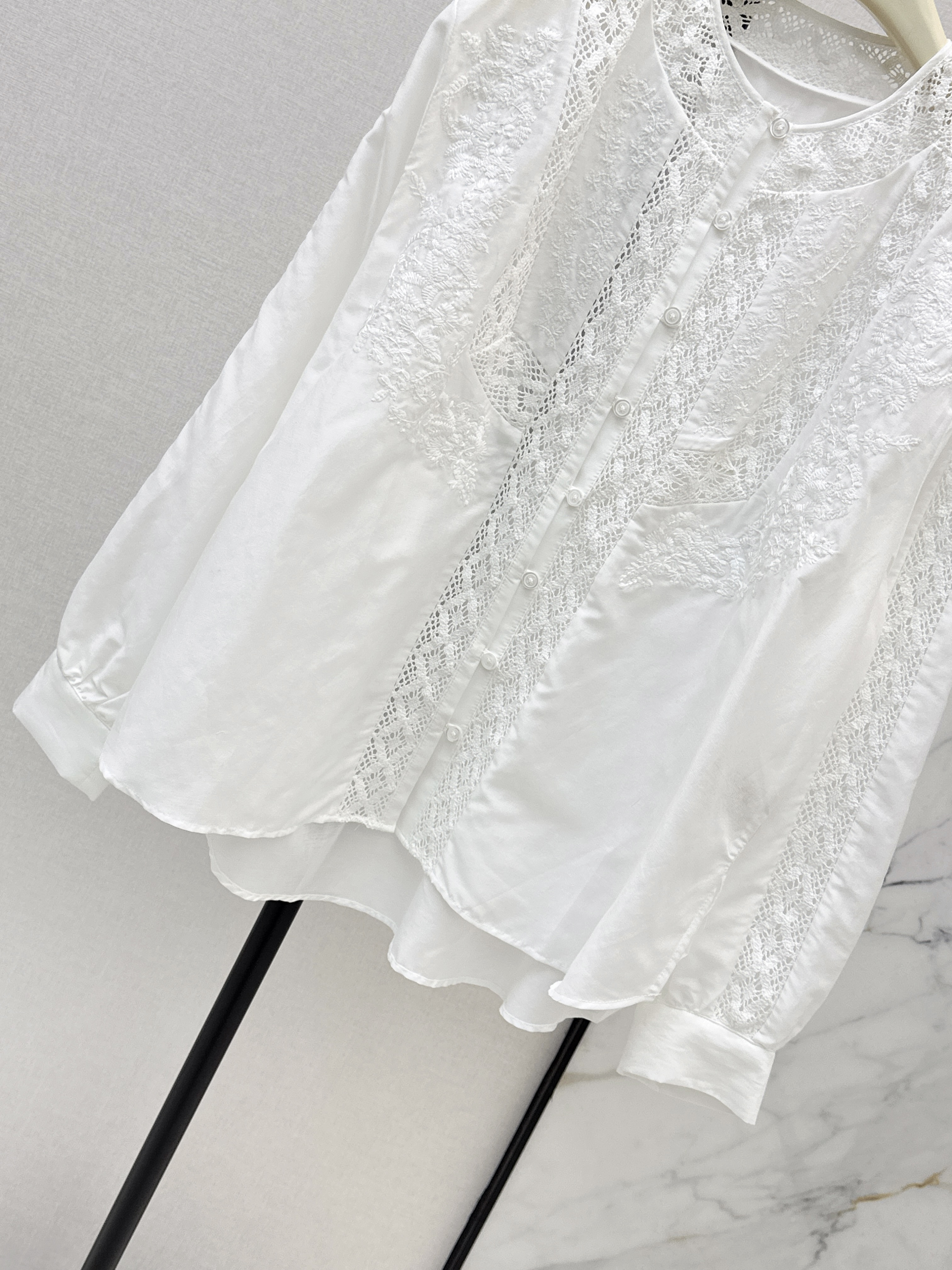 ES 26ss hollow lace top