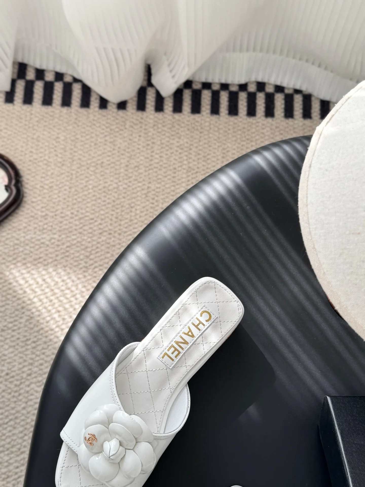 Chan 26ss camellia sides sandals