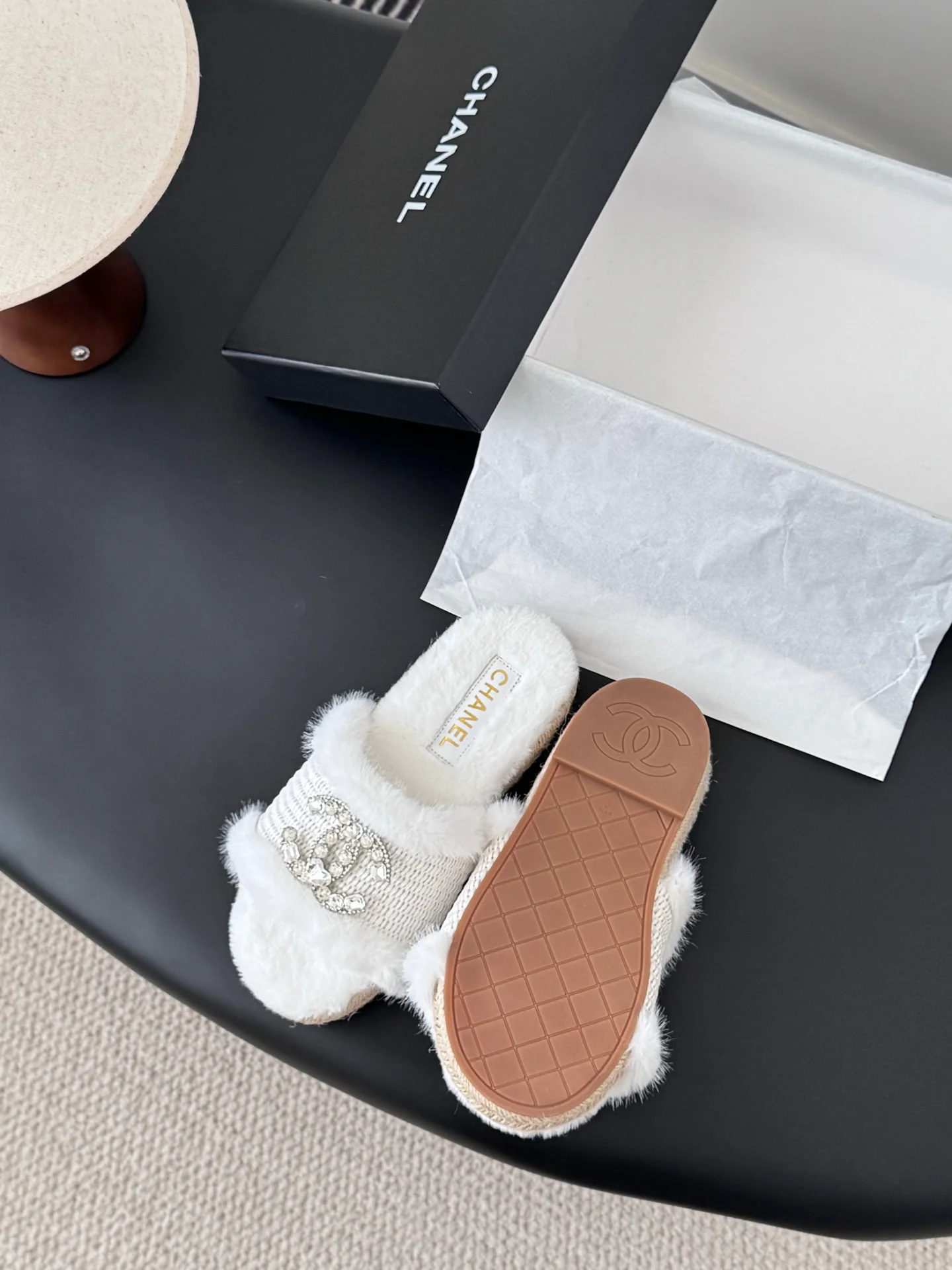 Chan 25fw fluffy slippers