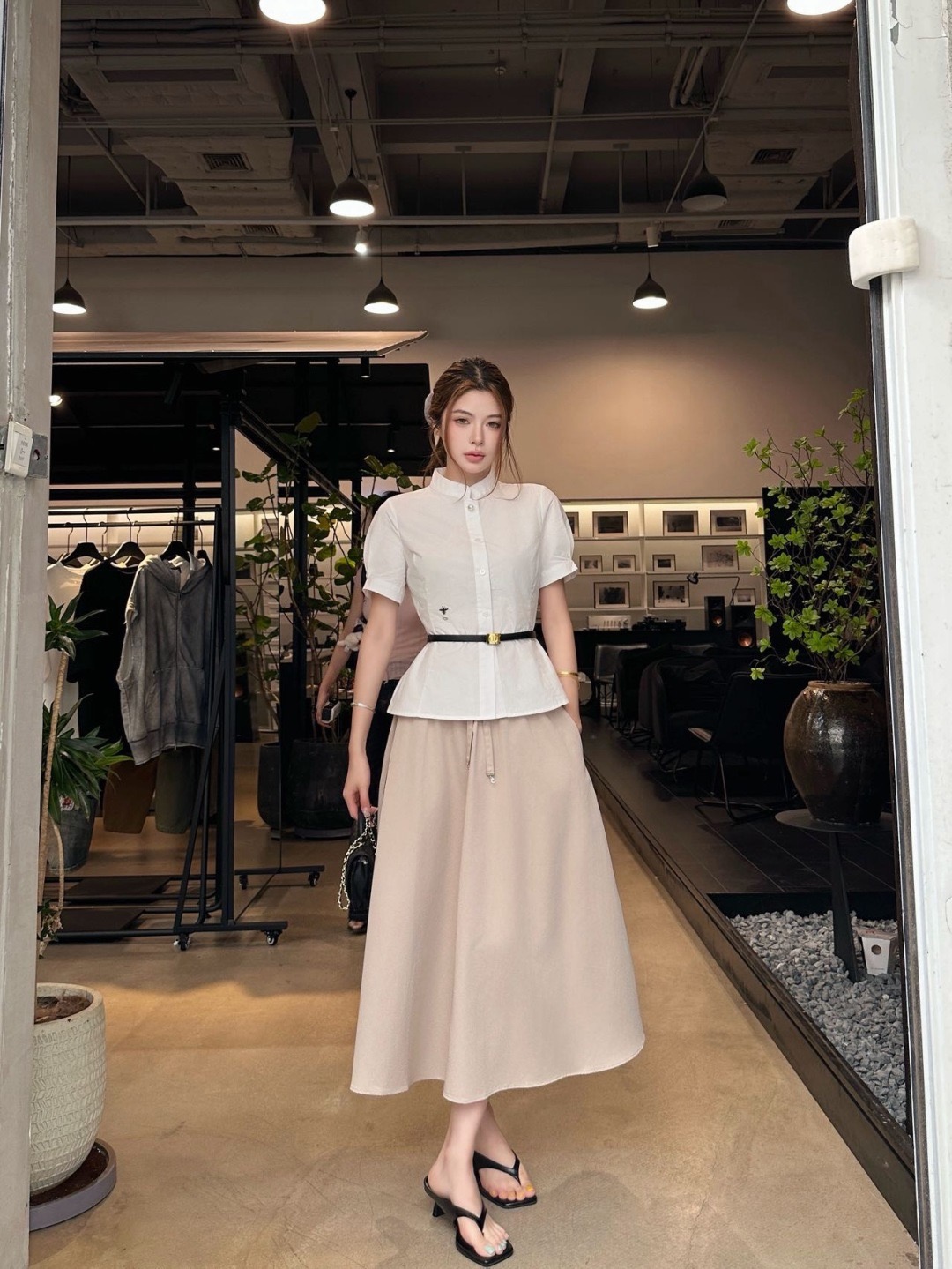 CD 26ss bee embroidery belted shirt