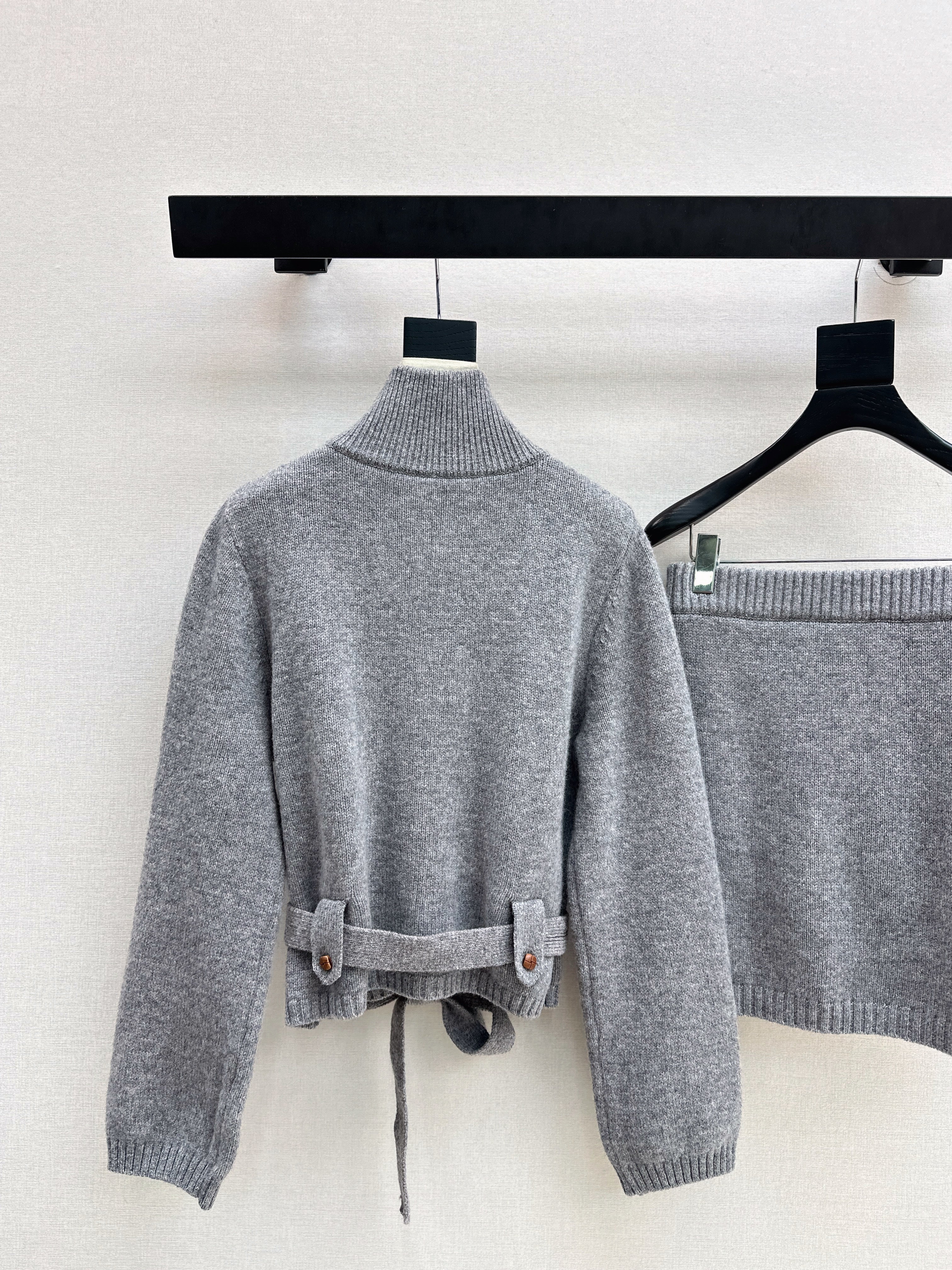 Loro 26ss outfit sets zip-up cardigan+skirts