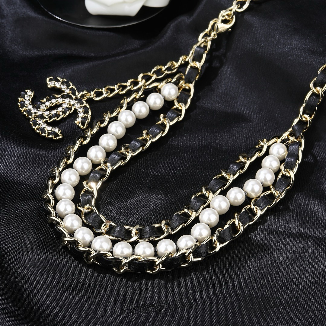 Black and Gold Pearl Chain Belt