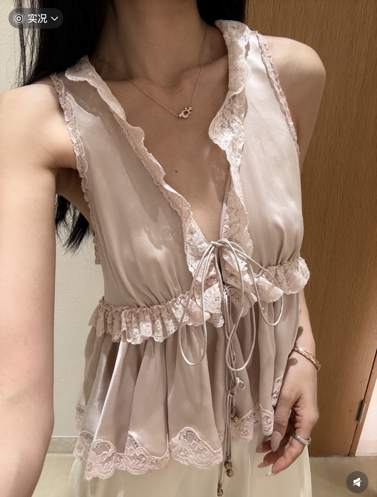 Chol 26ss lace v-neck top