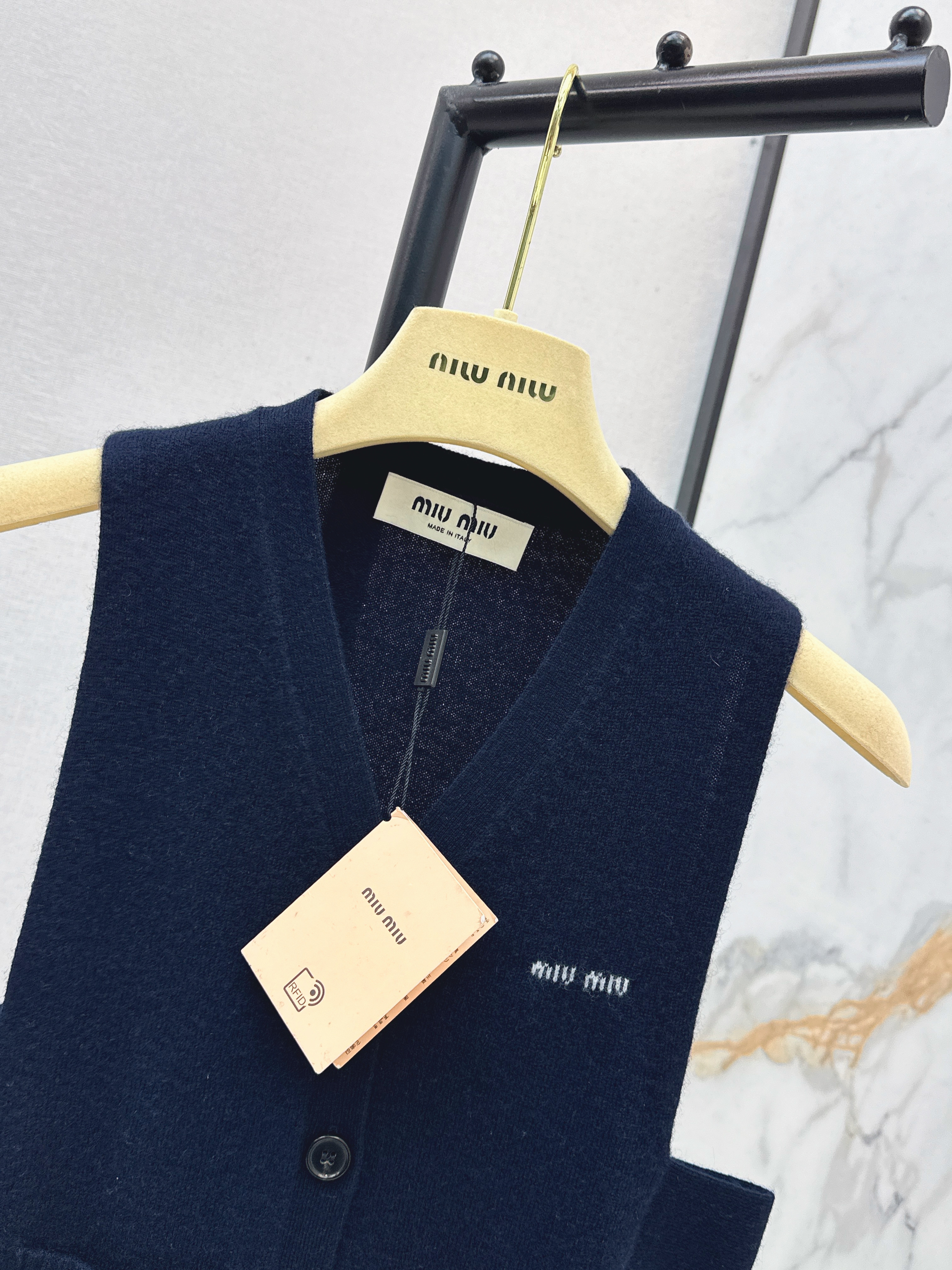 Miu 26ss cashmere vest