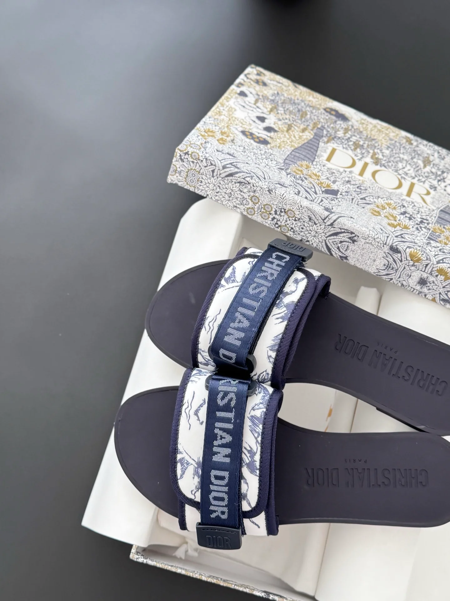 CD 25fw sandals