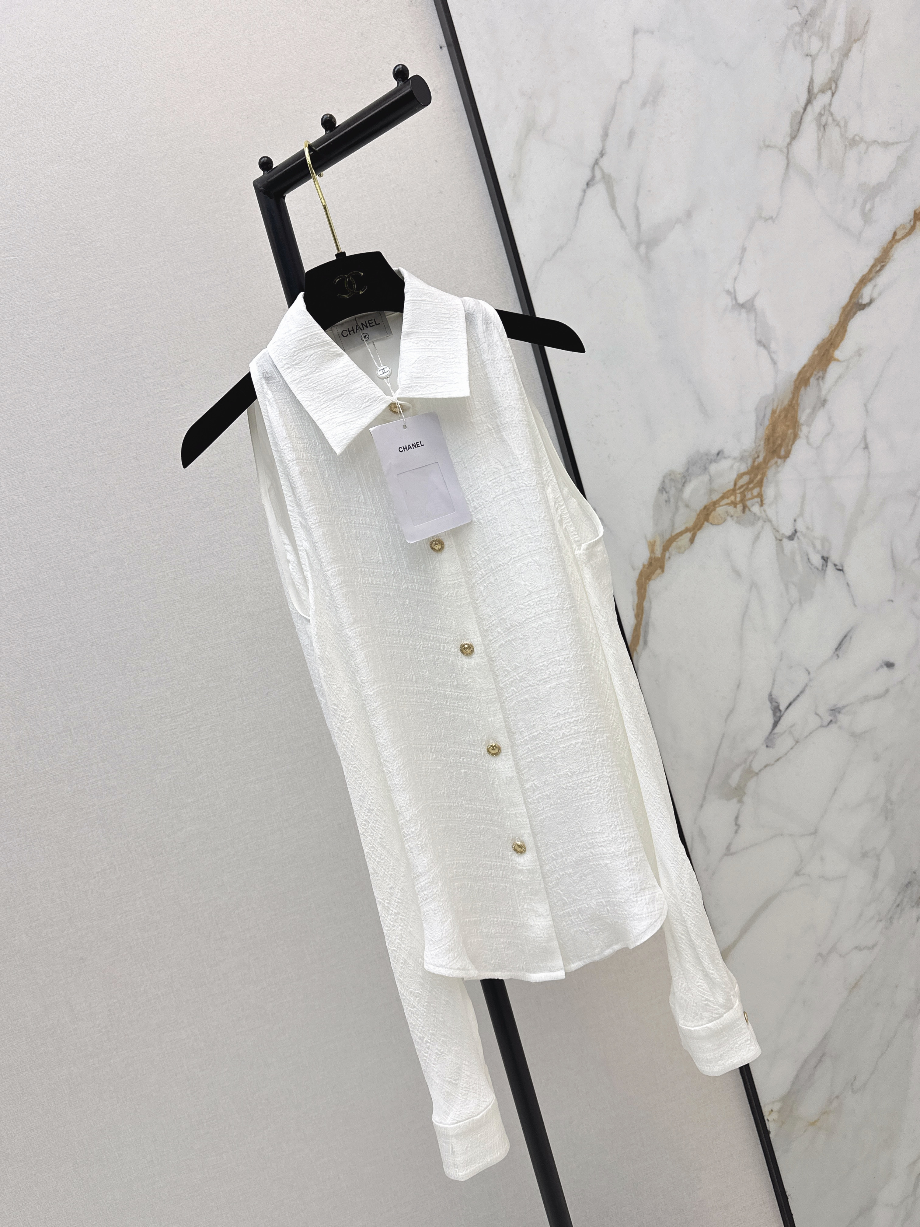 Chan 26ss silk open shoulder shirt