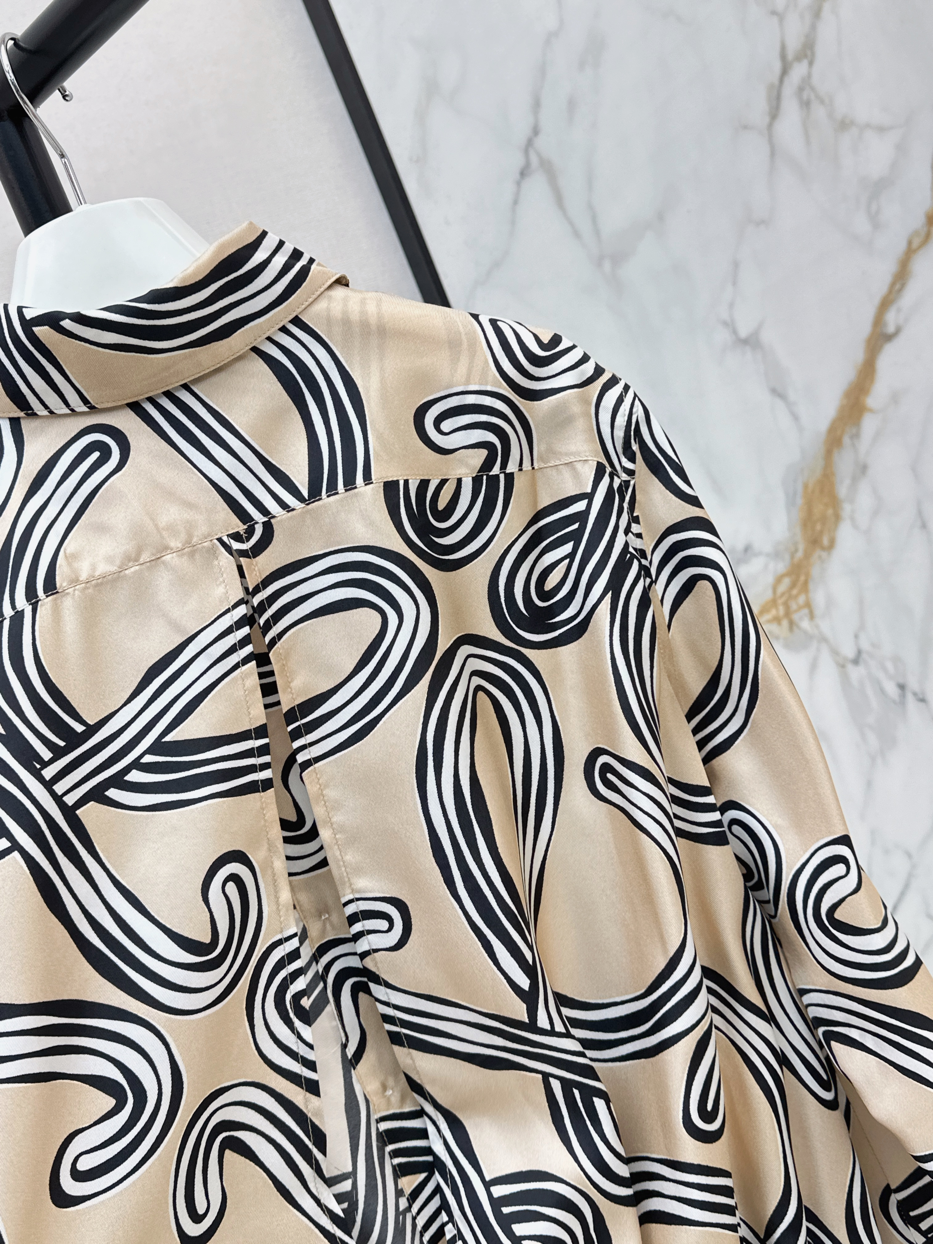 Loe 26ss print silk drawstring shirt