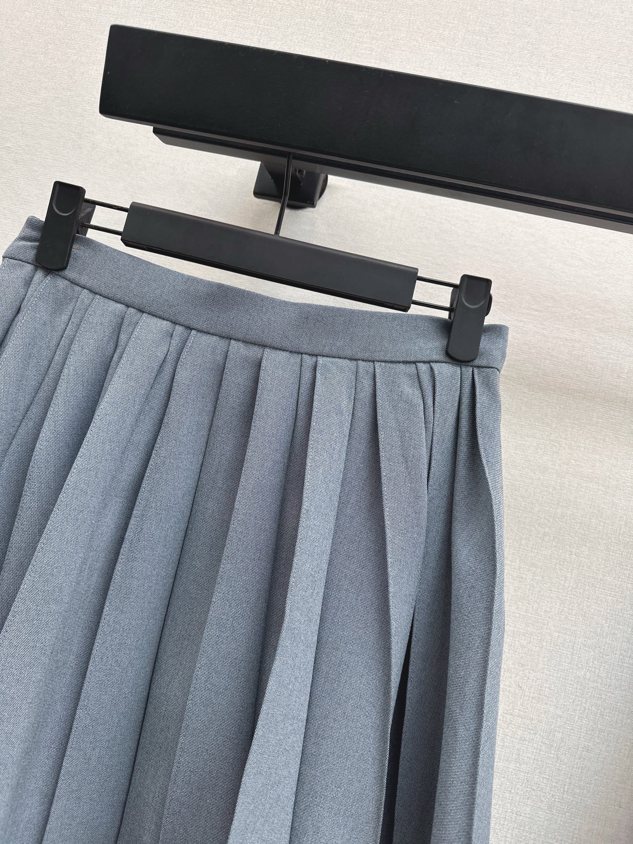 CD 26ss pleated skirts