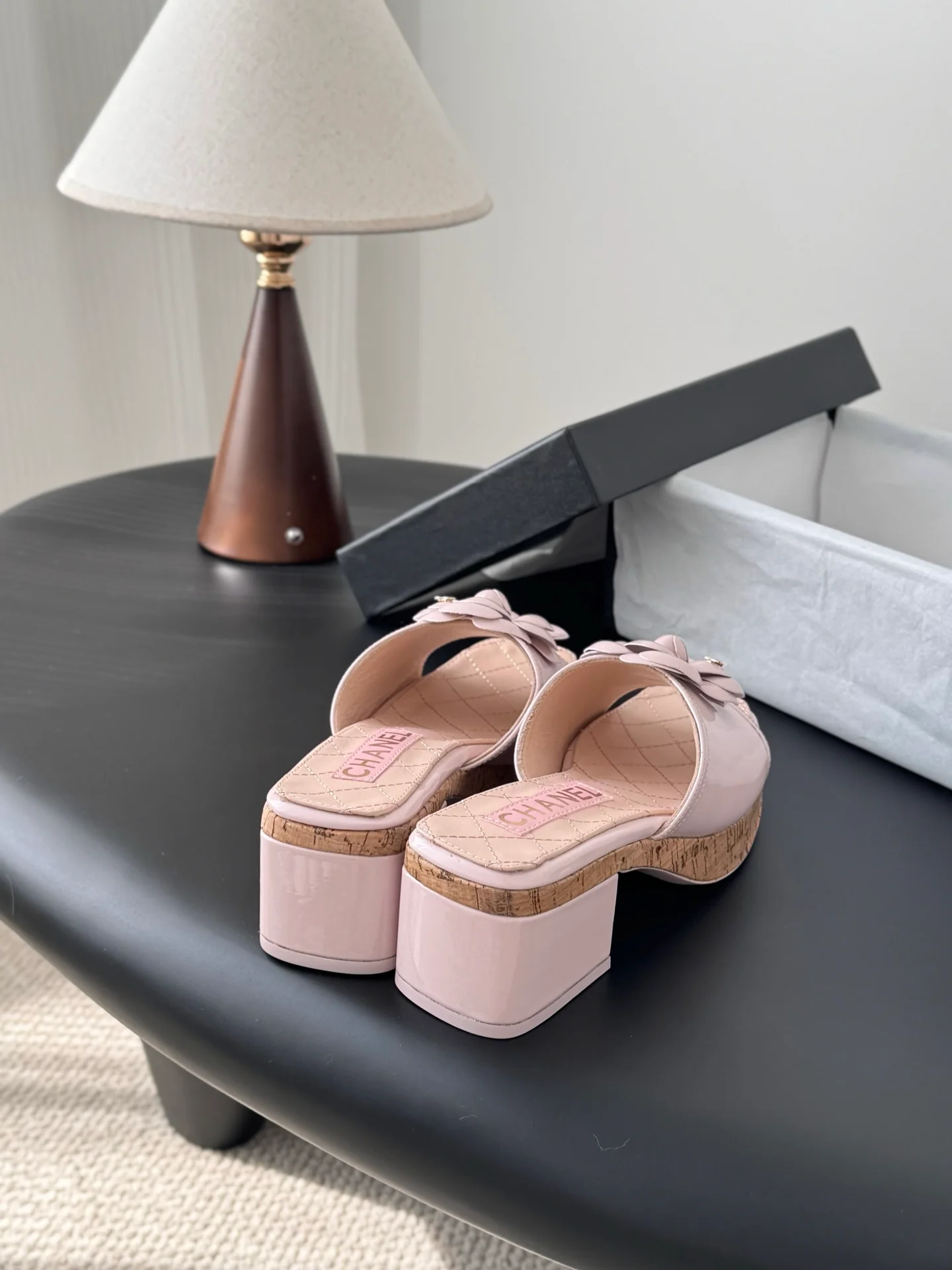 Chan 26ss camellia sides sandals