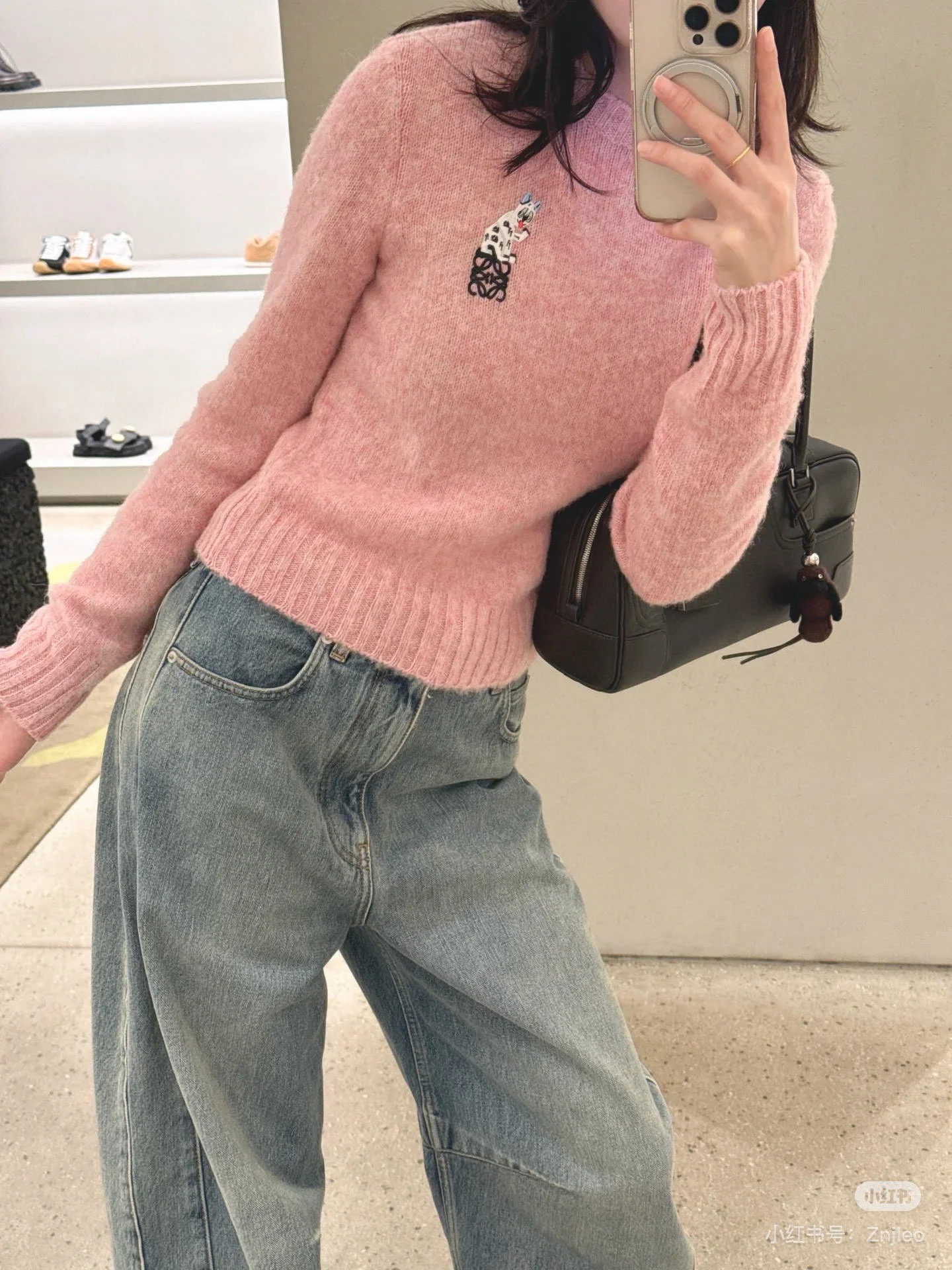 Loe 25fw embroidery sweater