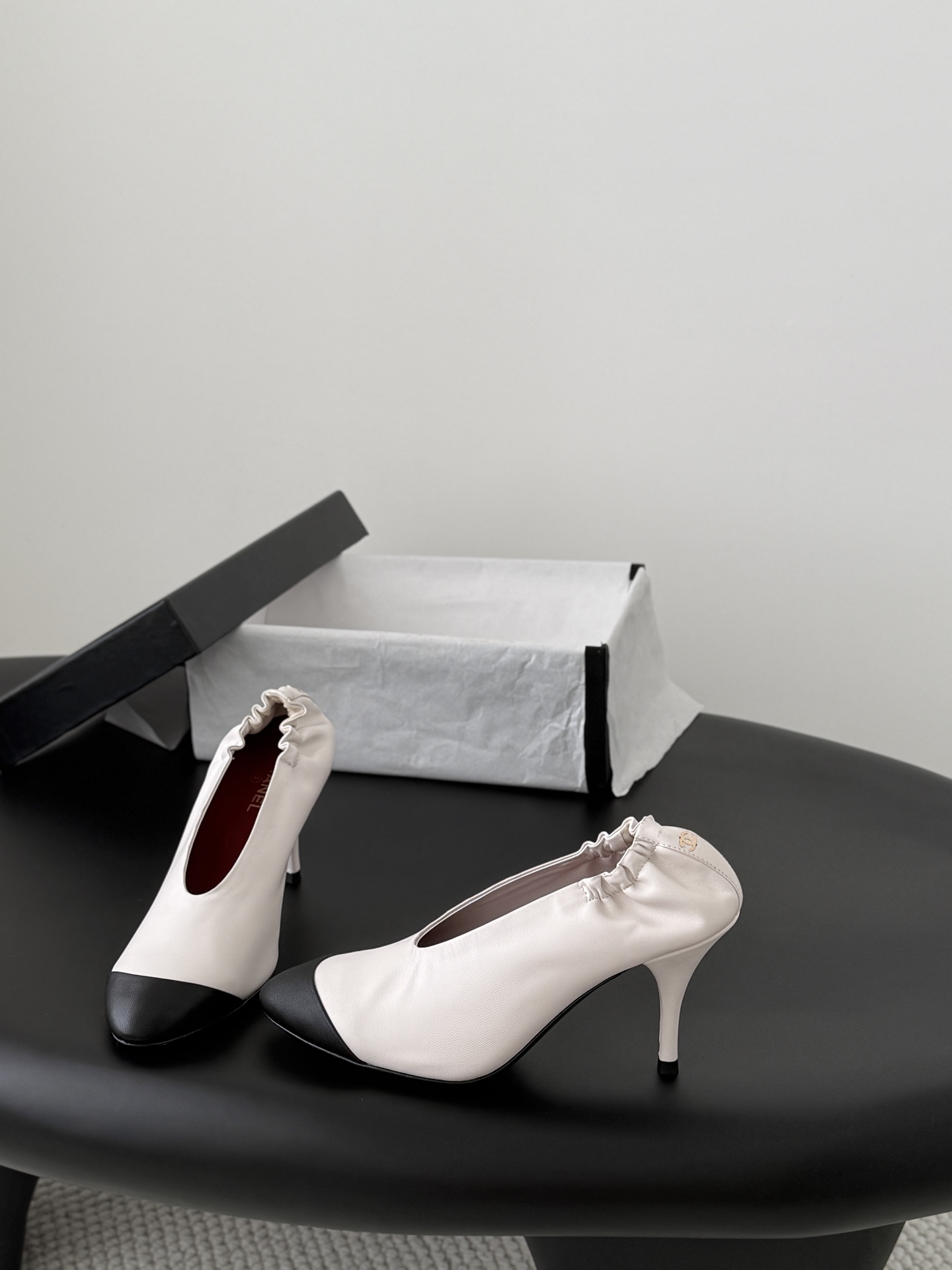 Chan 26ss cap-toe pump