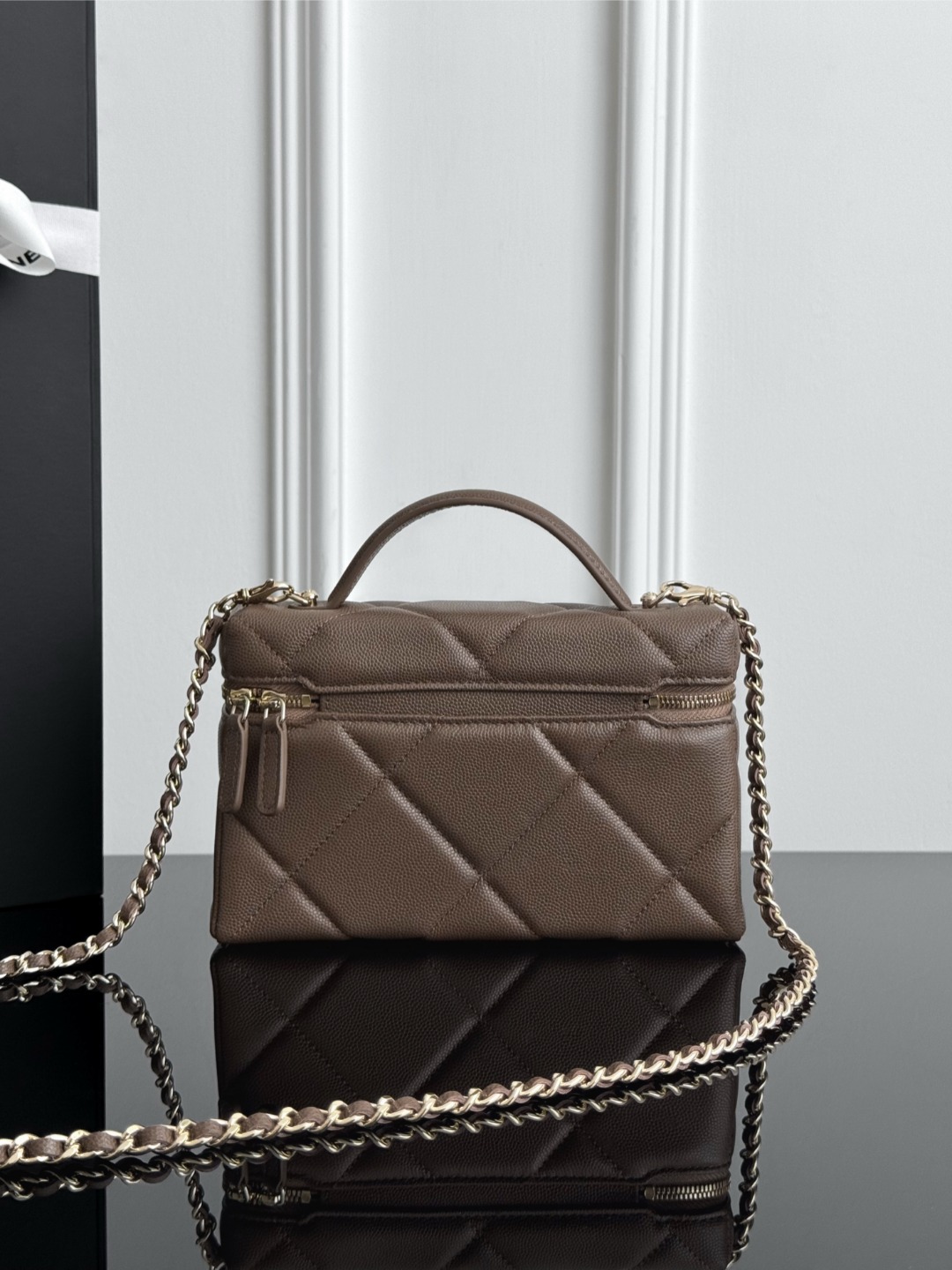 Chan 26S LP chain shoulder bag