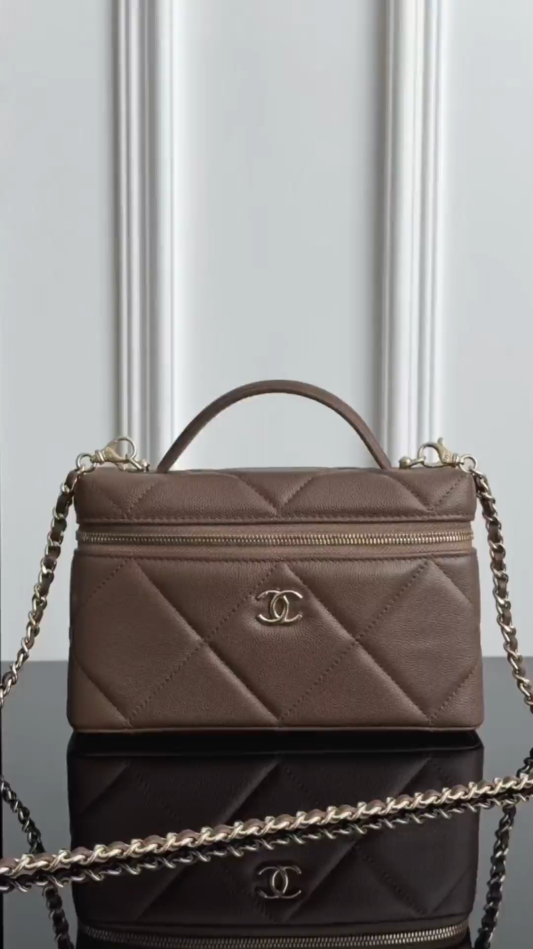 Chan 26S LP chain shoulder bag