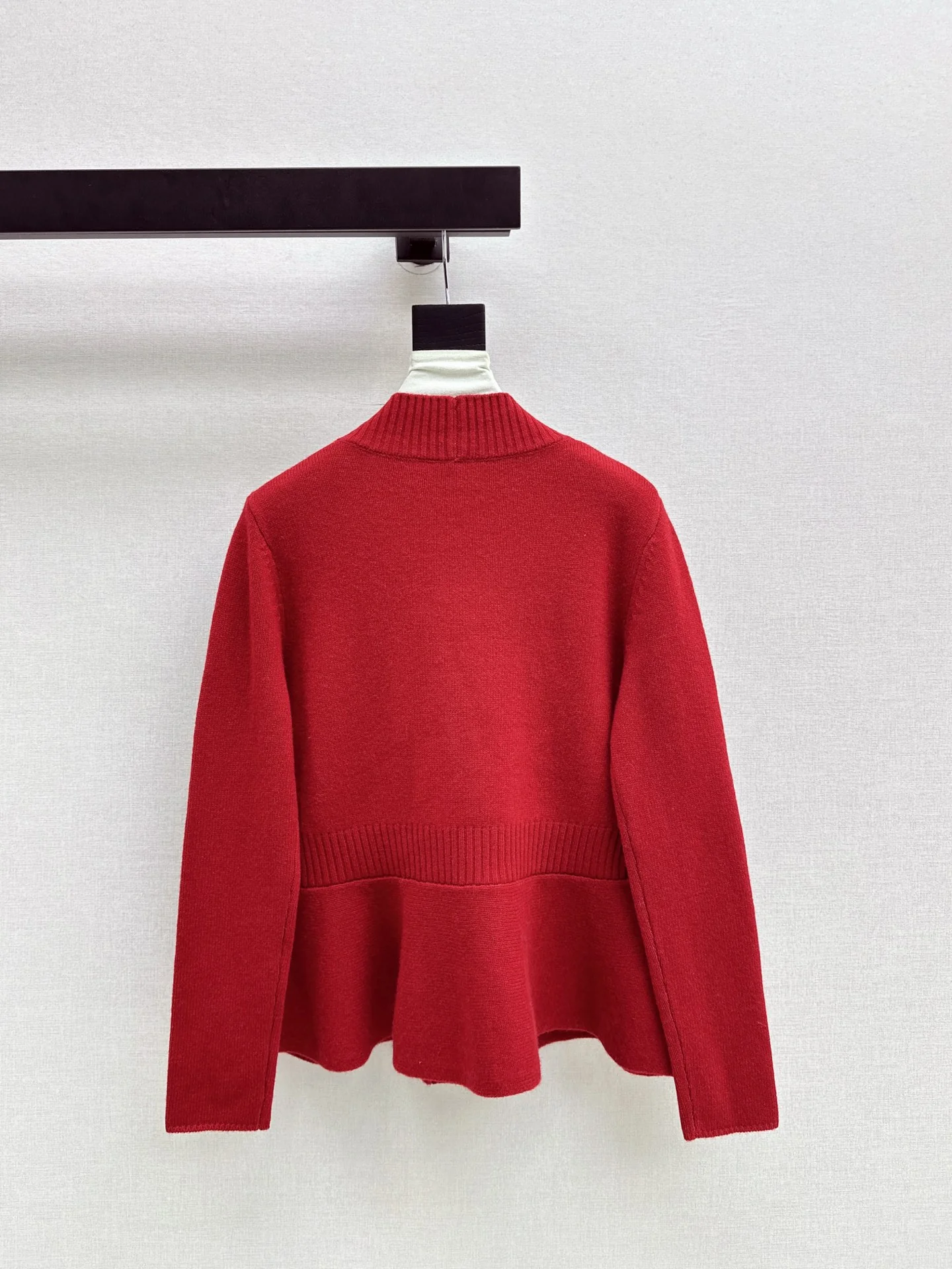 CD 26ss ruffle v-neck sweater