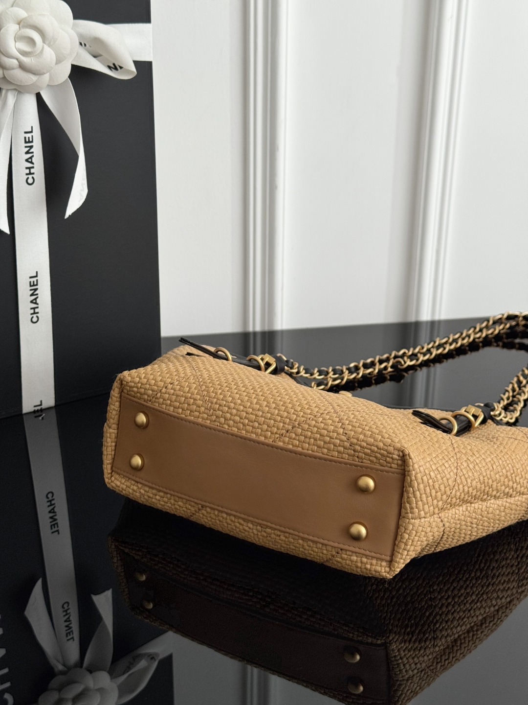 Chan 26C woven tote bag