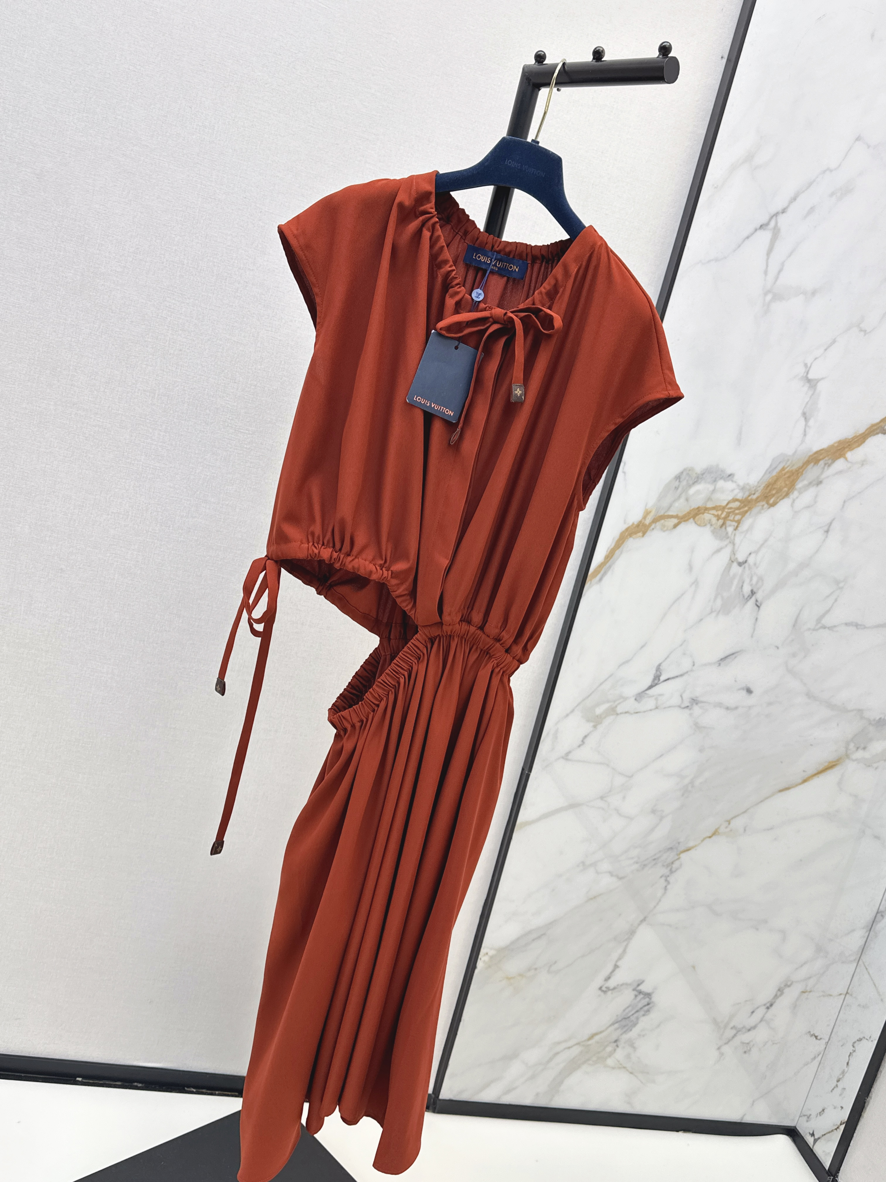 Loui 26ss cutout-waist drastring dress