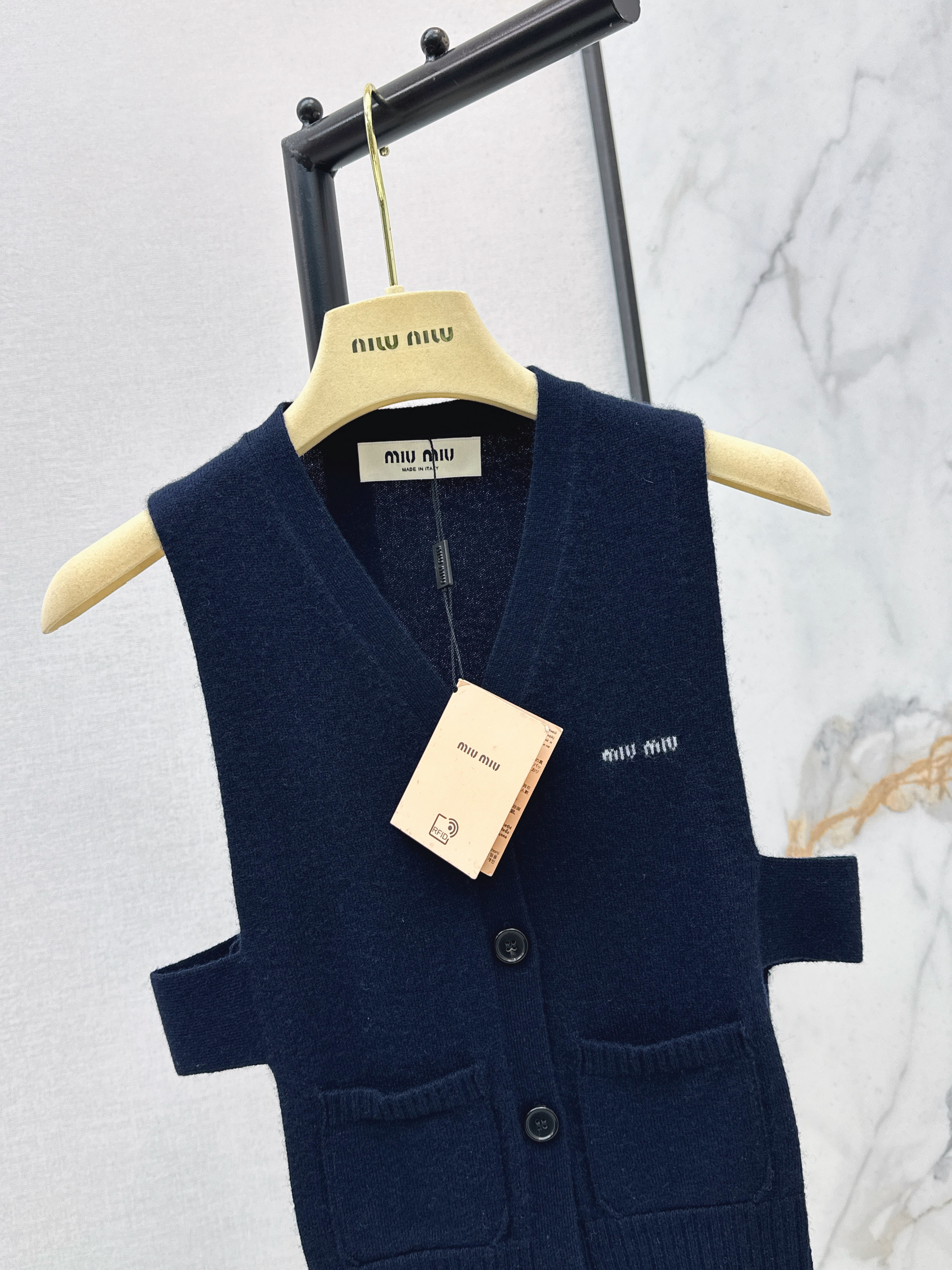 Miu 26ss cashmere vest