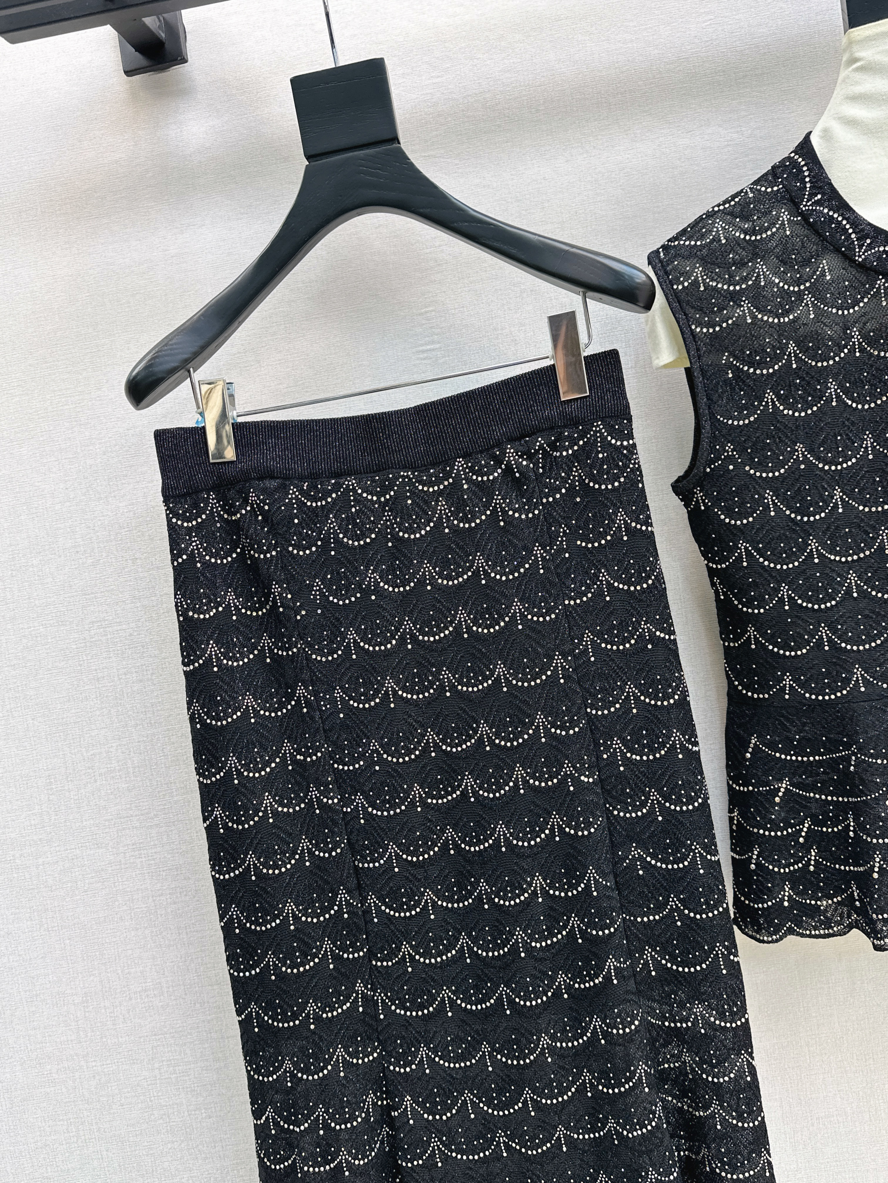 Chan 26ss rhinestone knitwear skirt set