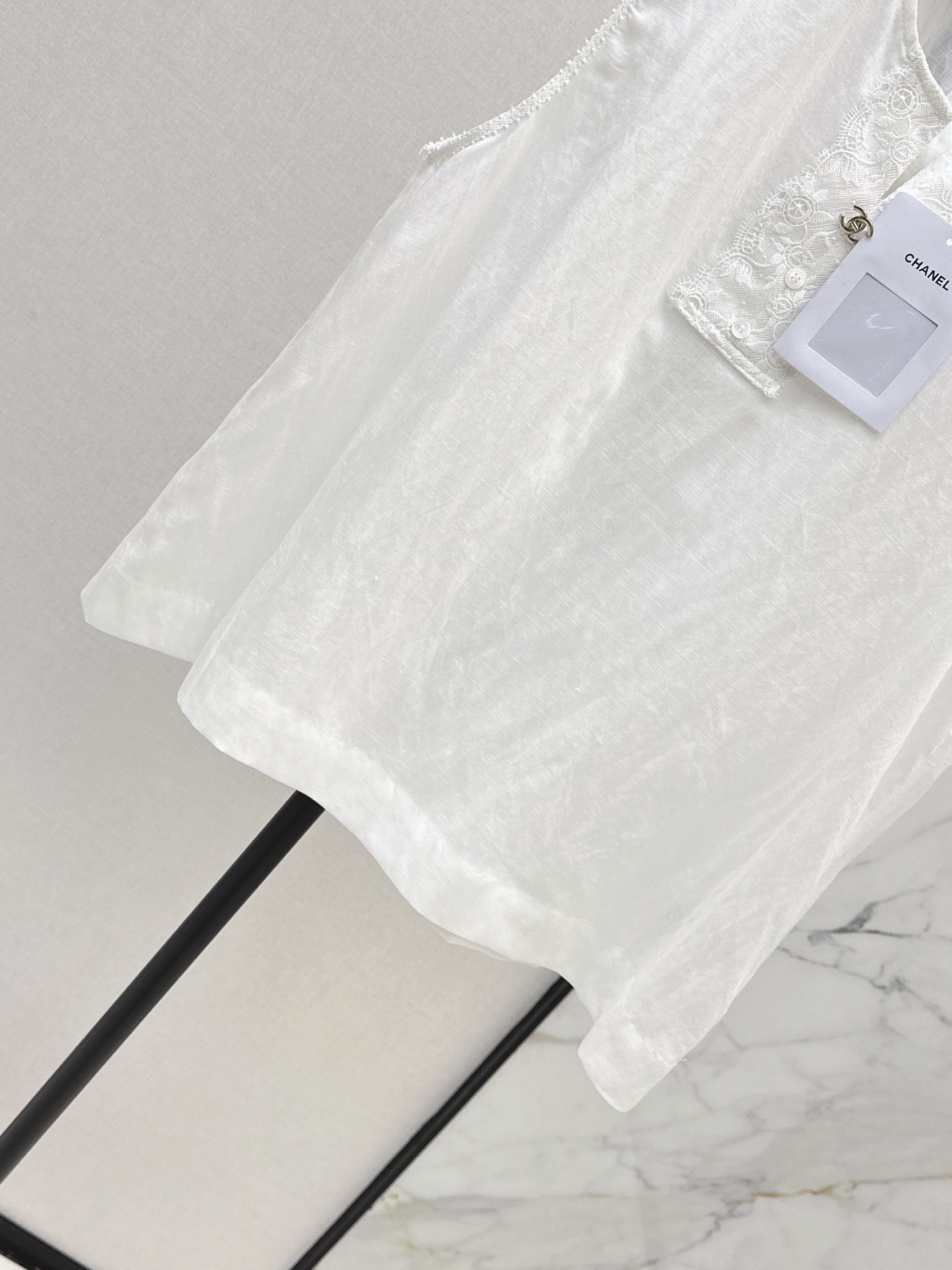 Chan 26ss lace trim linen vest