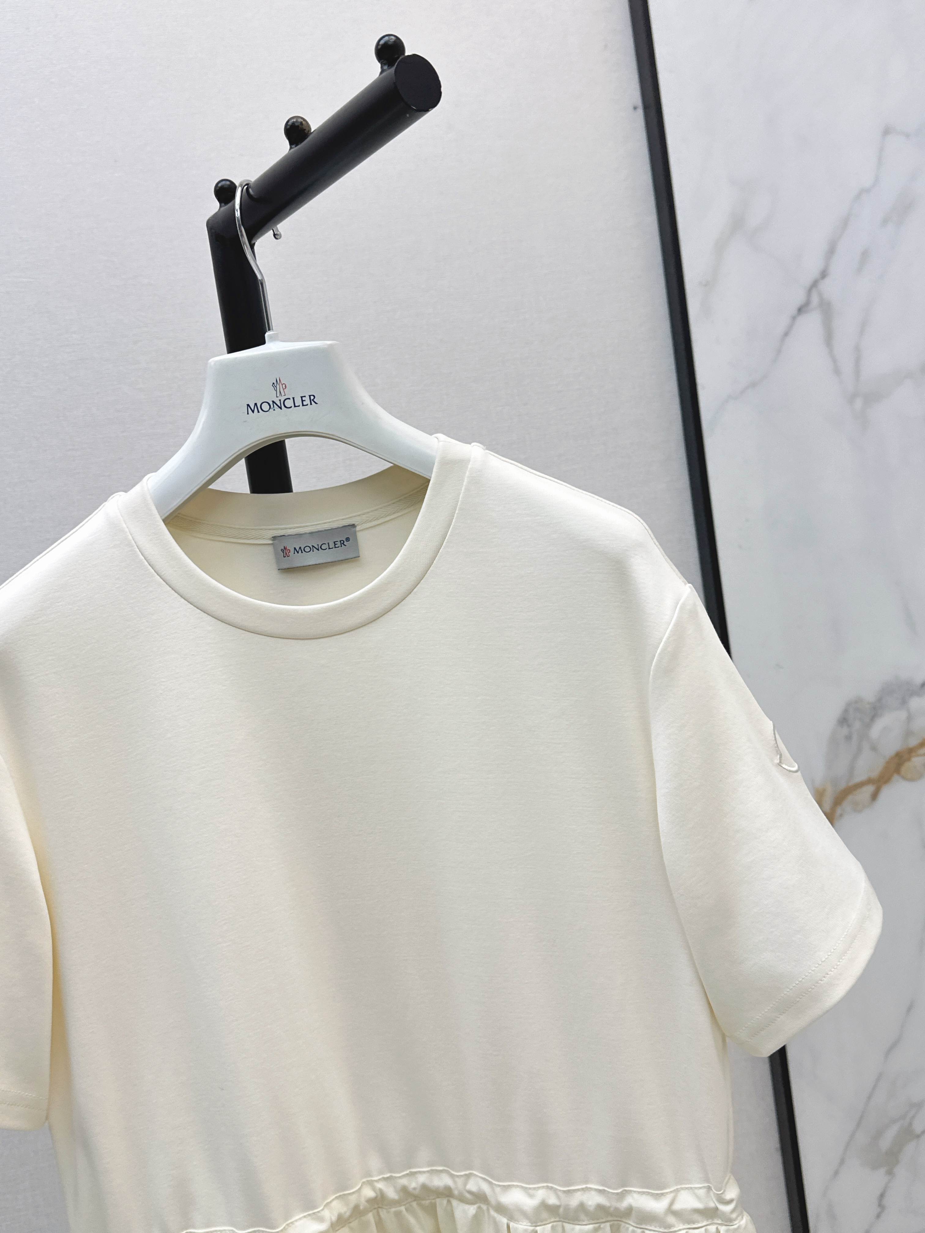 Monc 26ss contact pleated dress