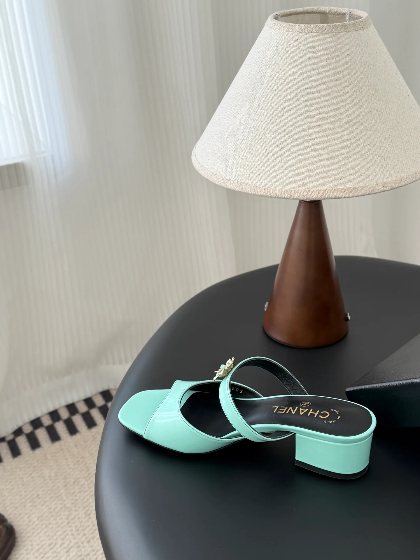 Chan 26ss camellia leather sandals