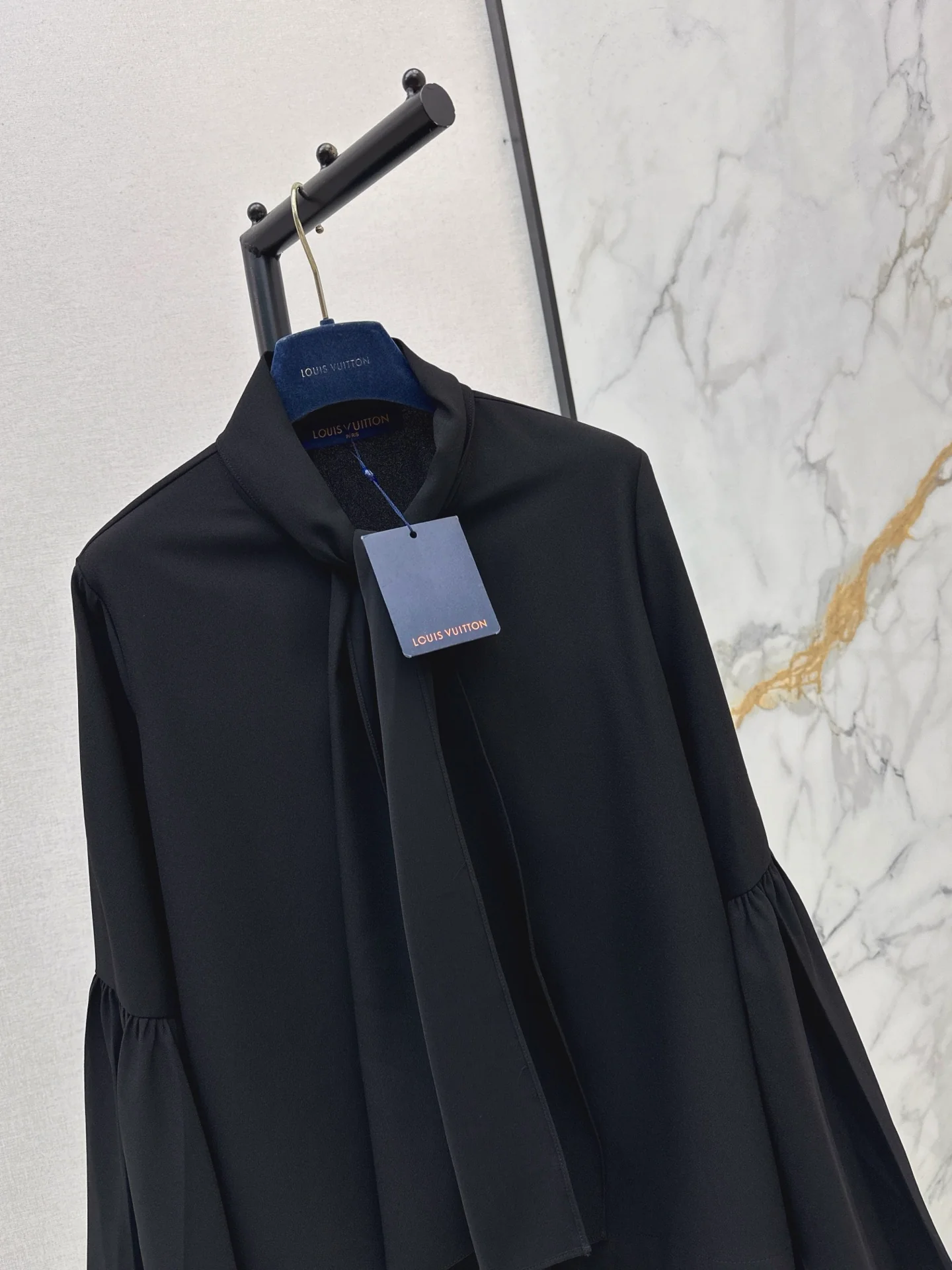 Louis 25fw ribbon flare sleeve shirt