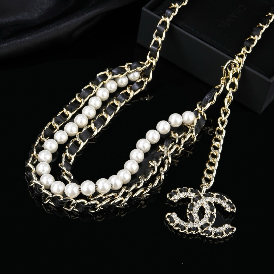Black and Gold Pearl Chain Belt