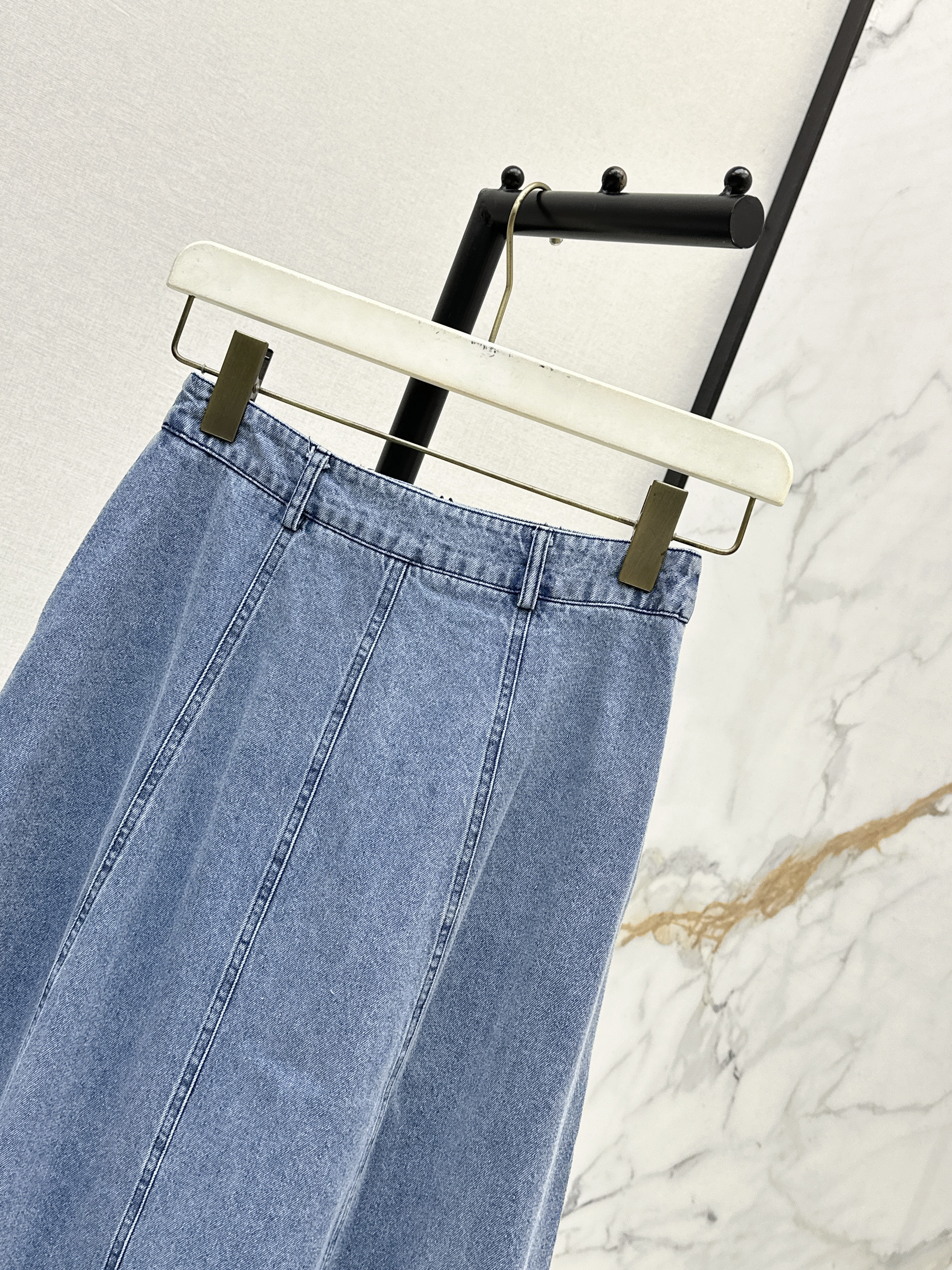 Loe 26ss High-Waisted A-Line Denim Skirt
