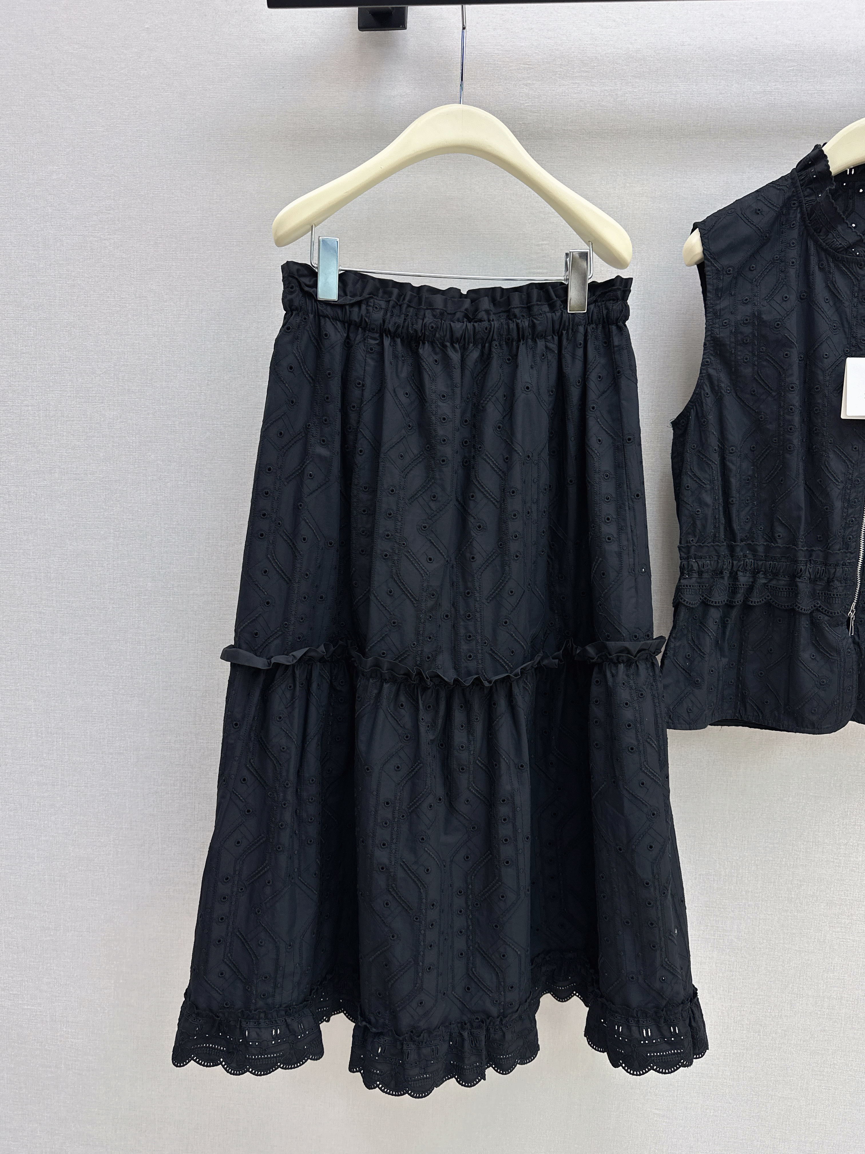Herm 26ss embroidert vest skirt set