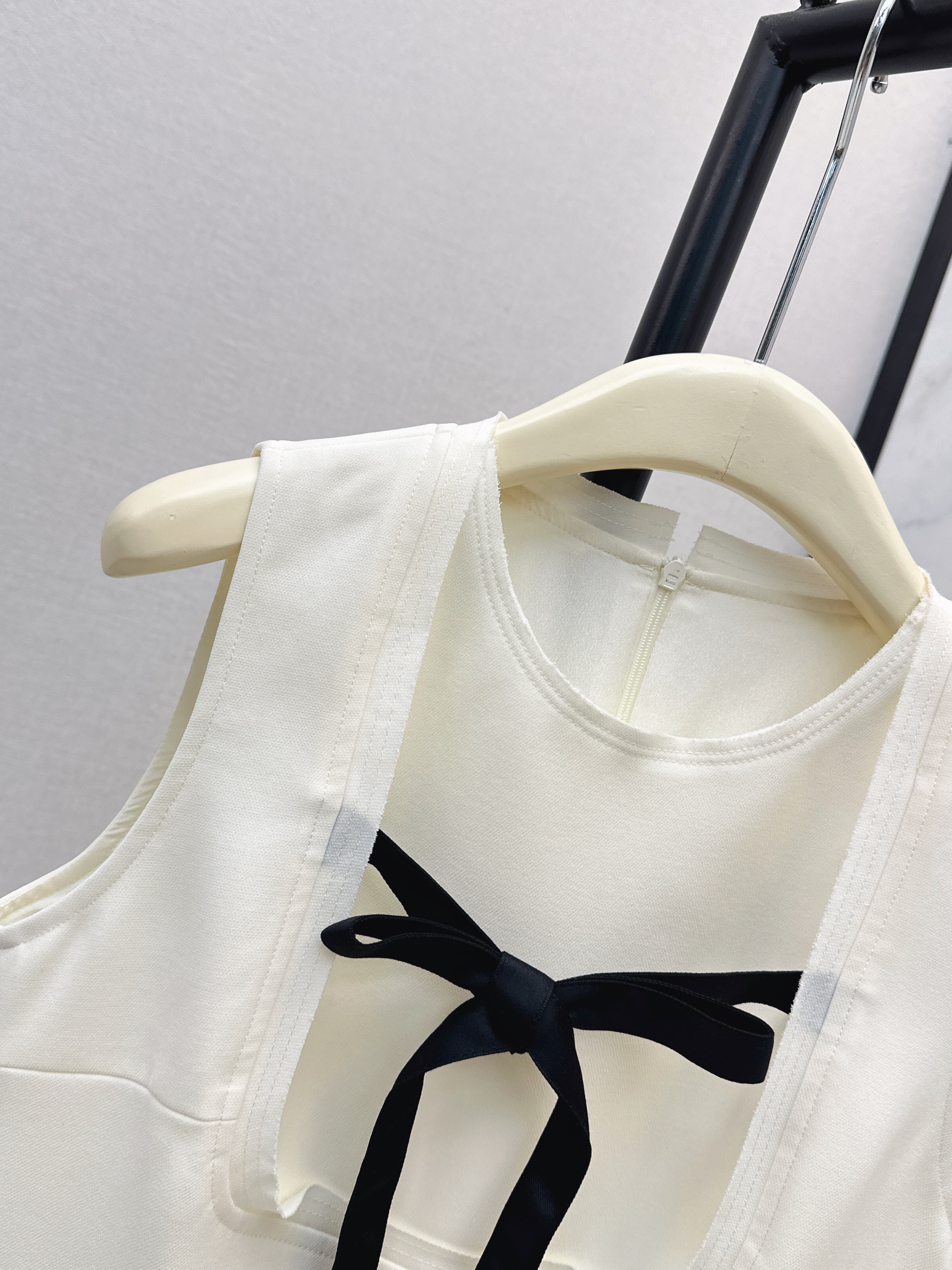 Prad 26ss bow sleeveless dress