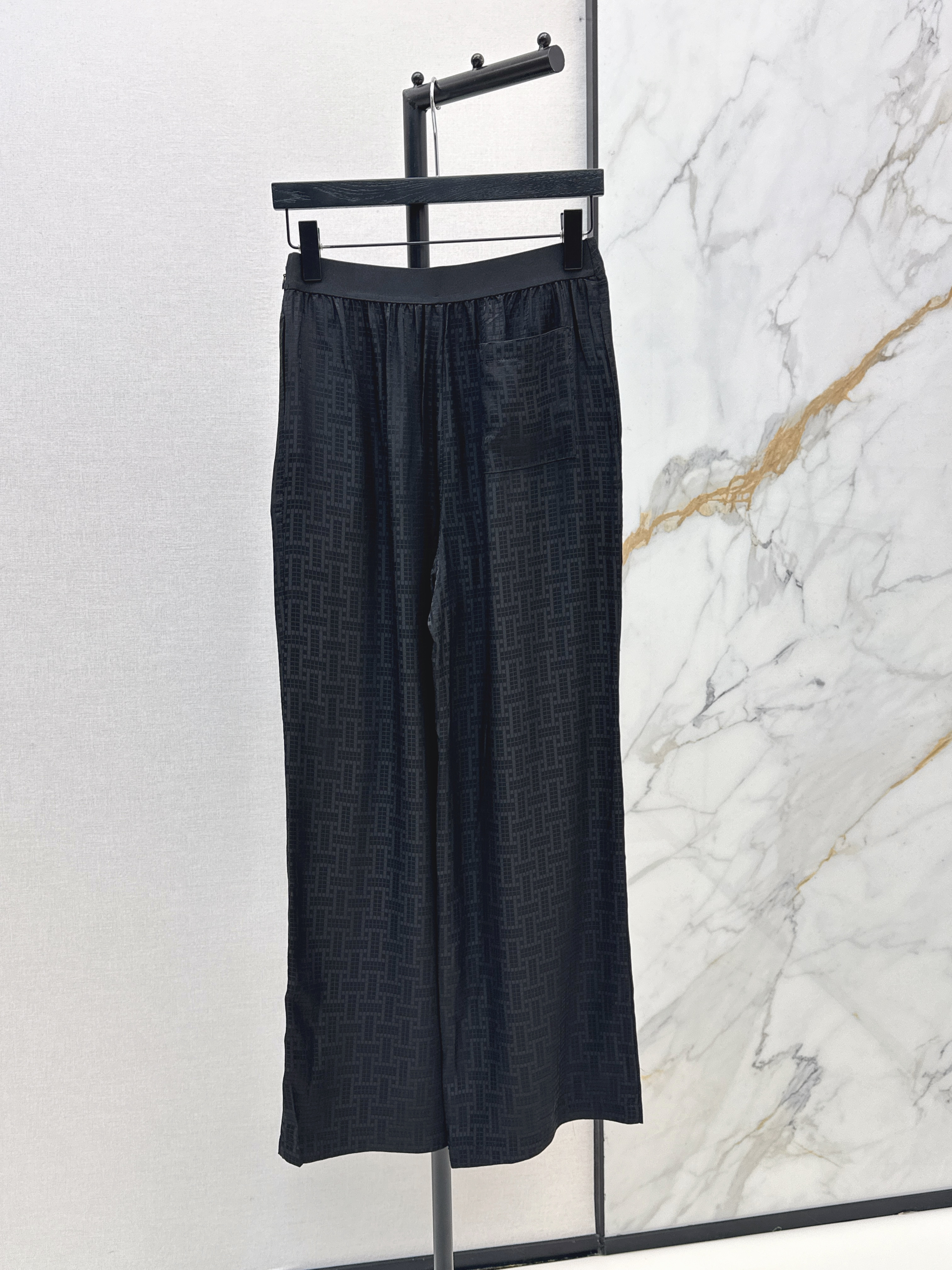 Her 26ss jacquard silk pant