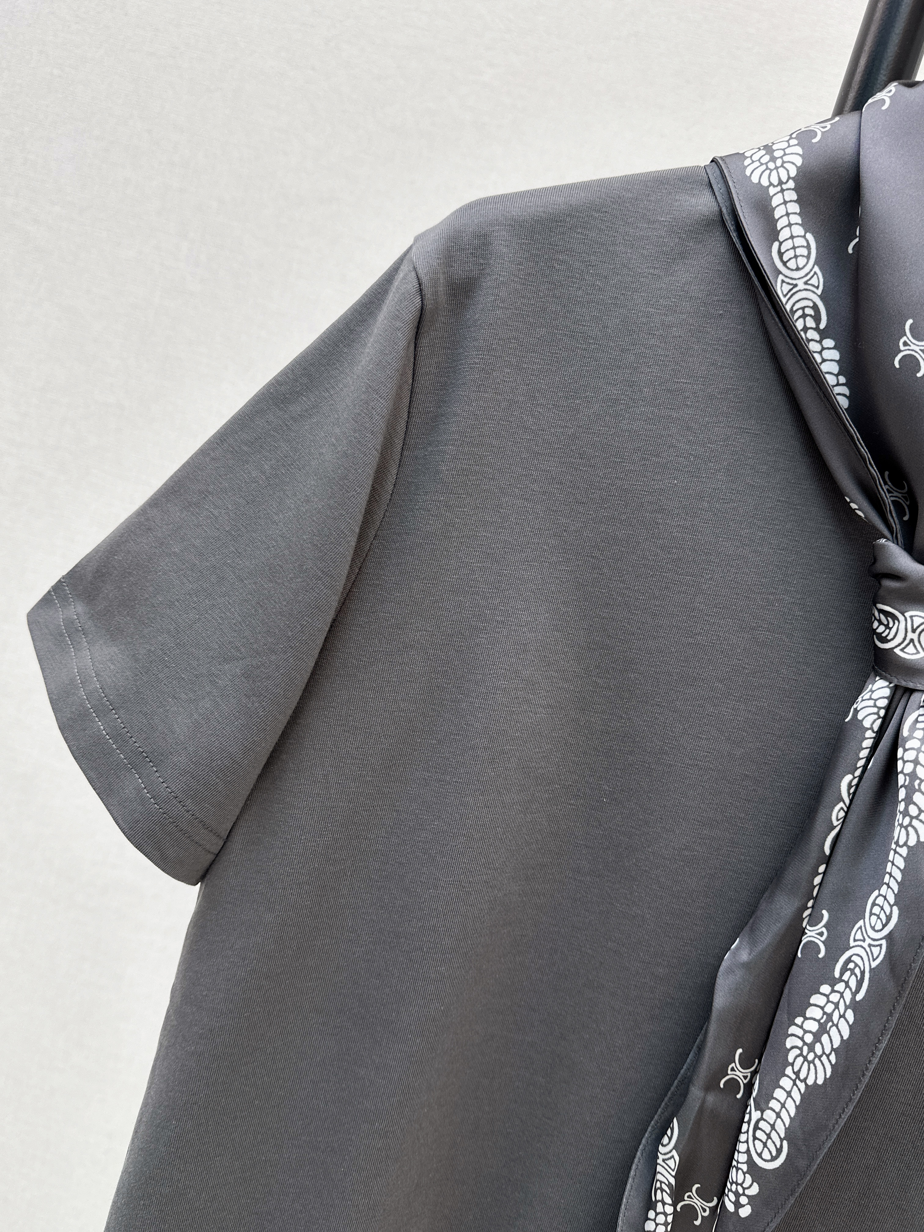 Celi 26ss print silk scarf t-shirts