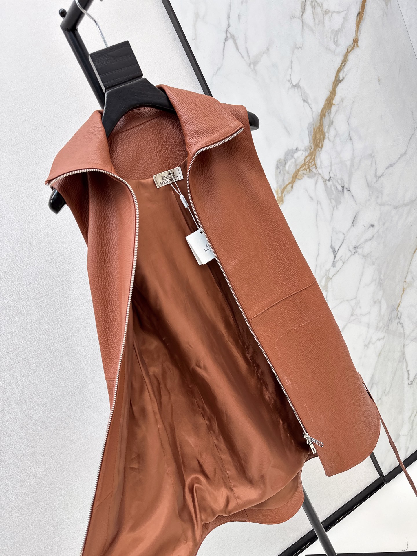 Her 26ss leather vest jacket