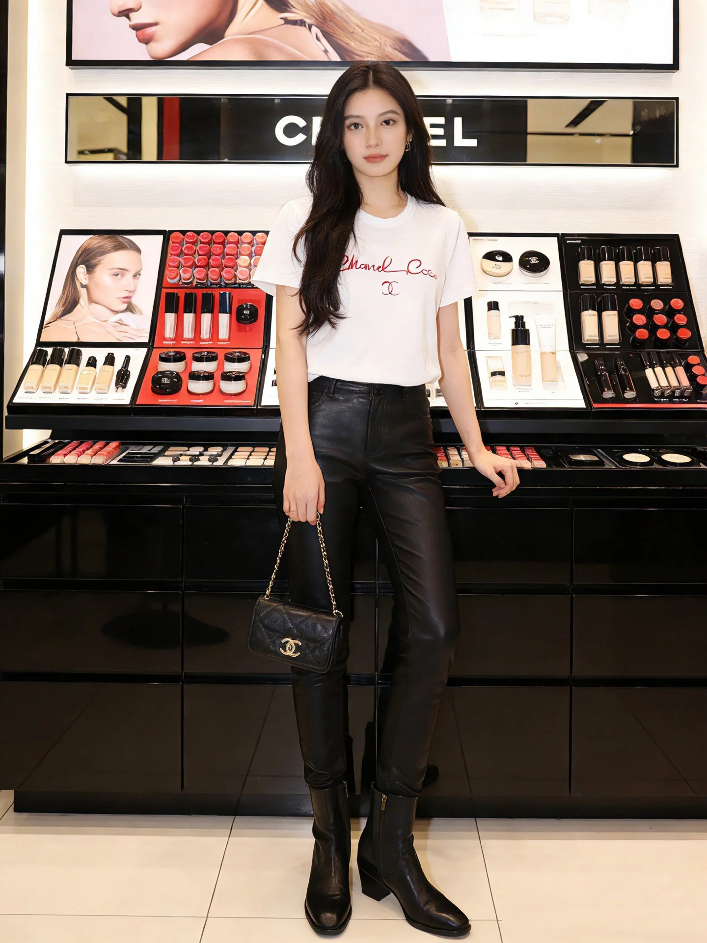 Chan 26ss contrast lettering t-shirt