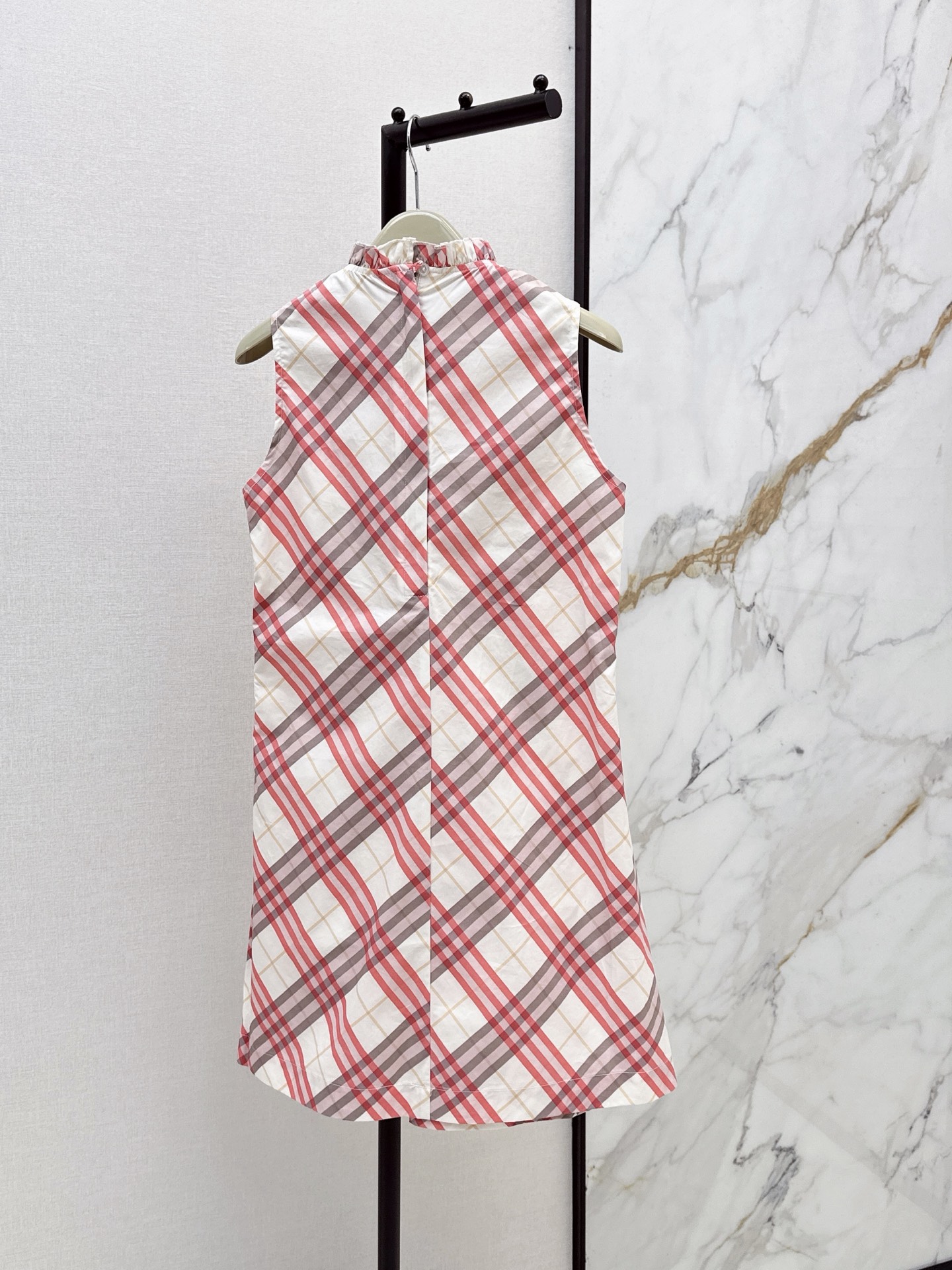 Bur 26ss sleeveless check dress