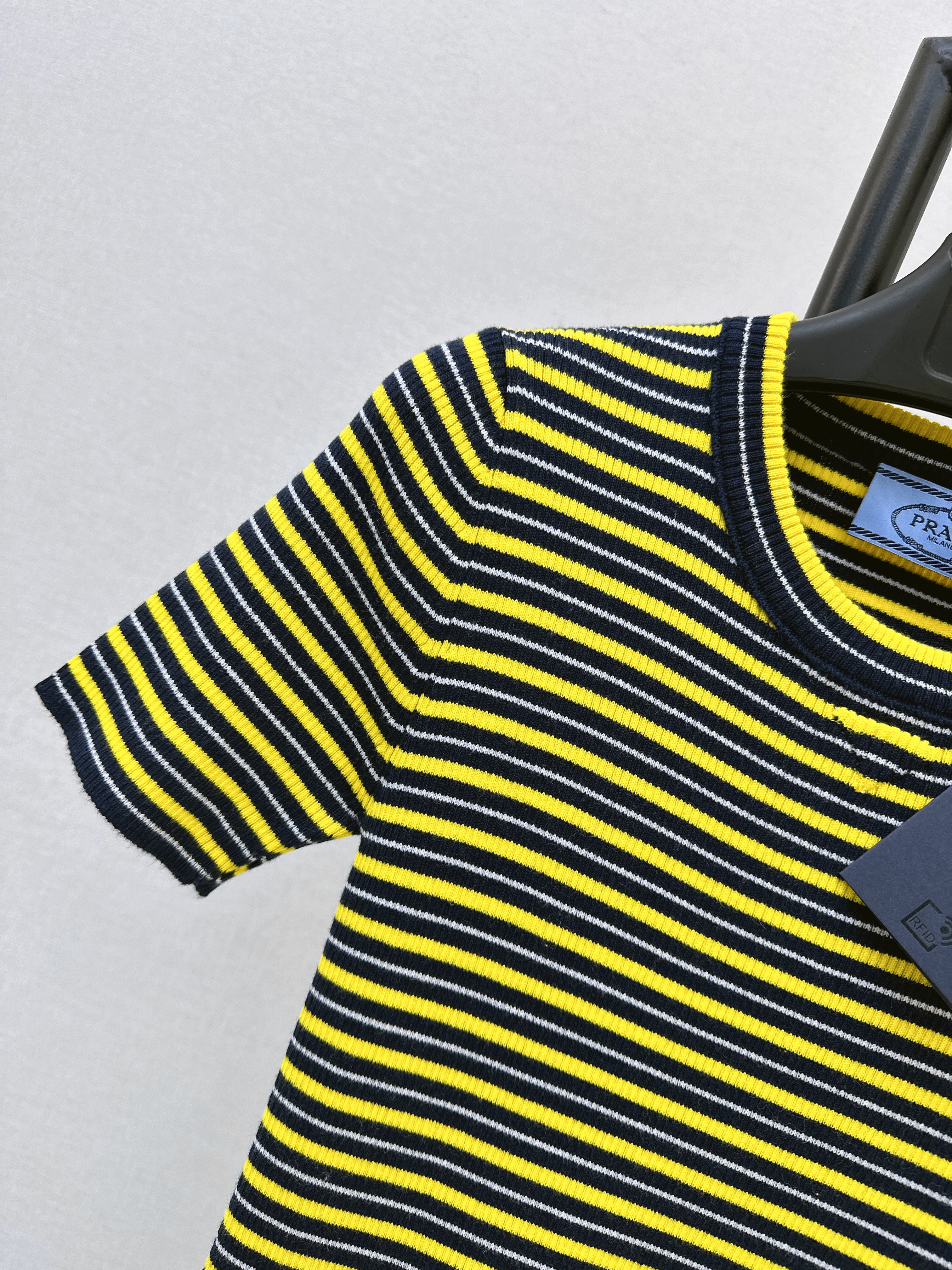 Pra 26ss stripe knit sweater